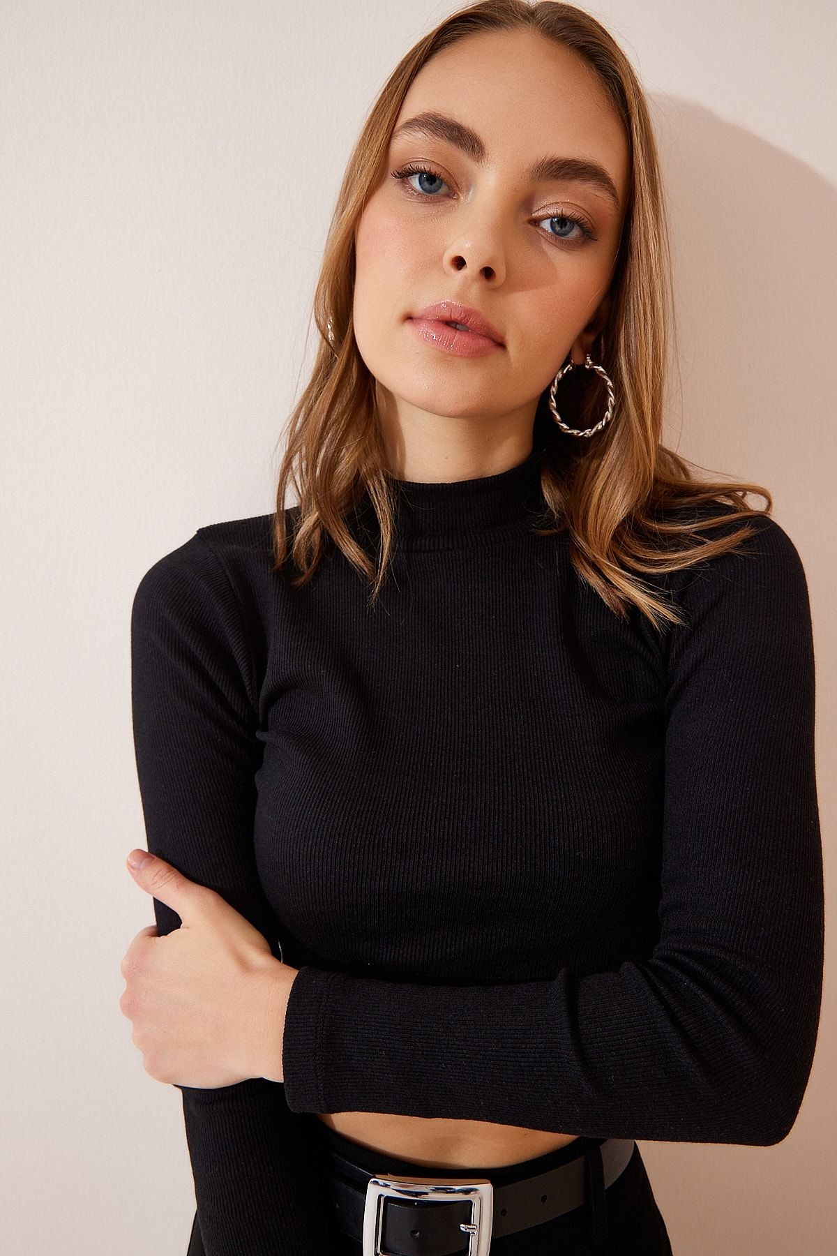 Female Black Wicking Fisherman Croose Crop knitted blouse GT00059