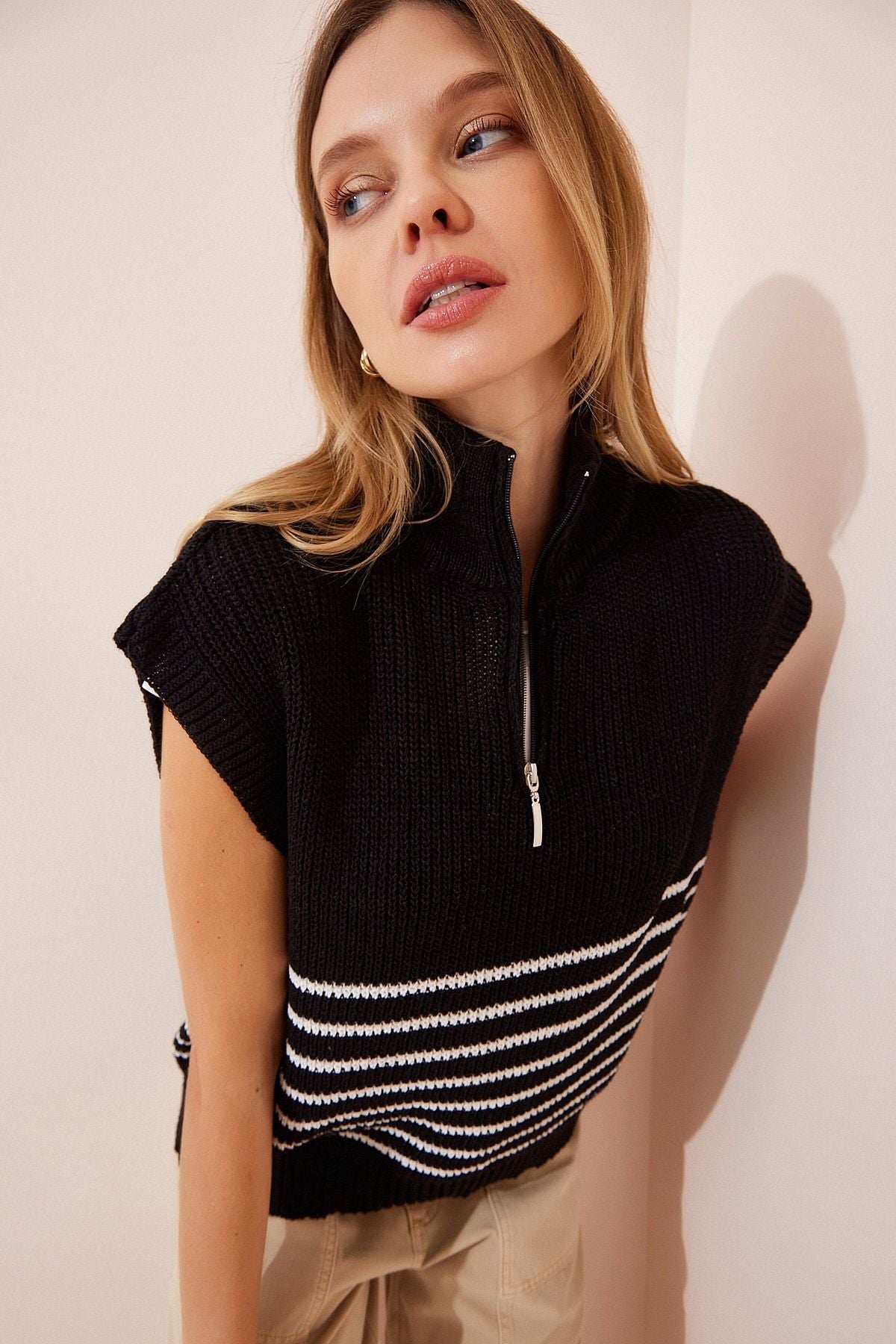 Women's Black Fisherman Yaka striped knitwear sweater MW00090