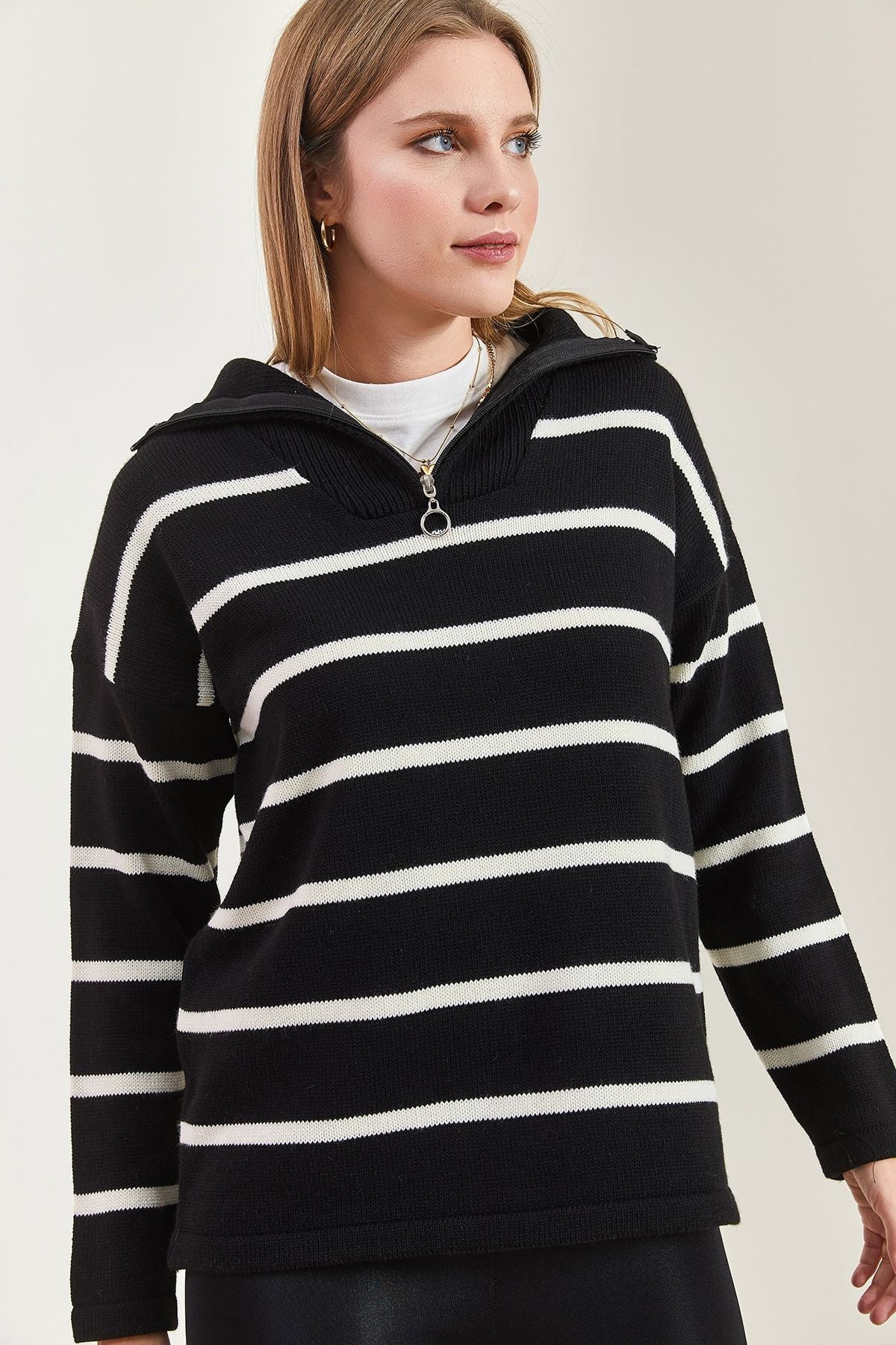 Female Fisherman Near Zipper striped knitwear sweater