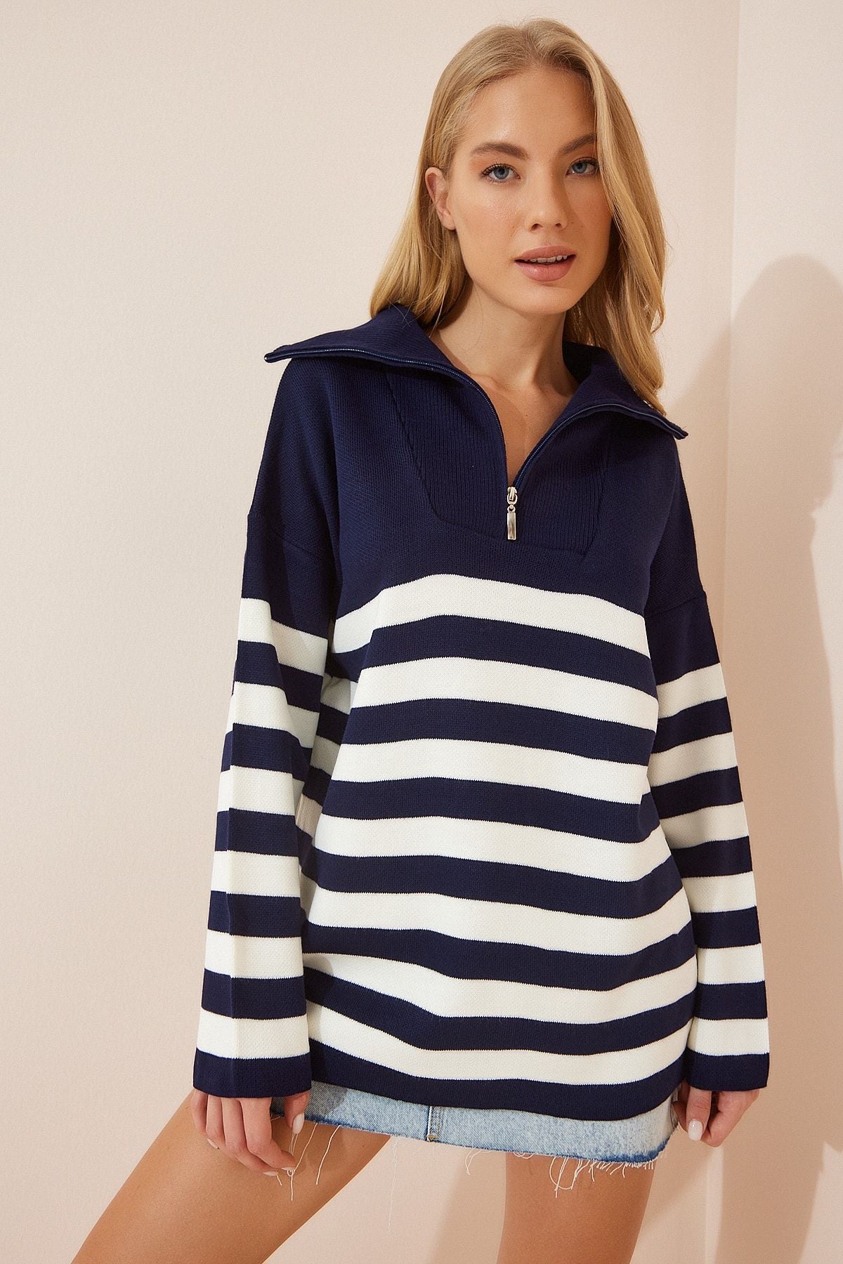 Woman White Navy Blue Zippered upright collar striped oversize knitwear sweater BV00009