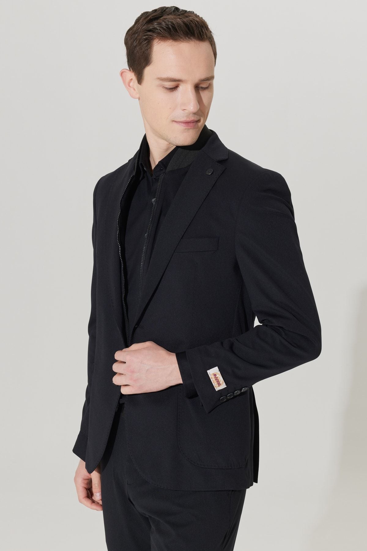 Men's black slim fit narrow cutting Italian fabric extra comfortable hair -free mono collar suits