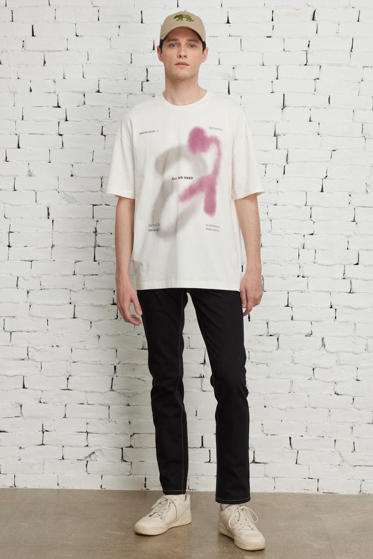 Men's Ecru Oversize plenty of cut bike collar 100 %cotton printed T -shirt