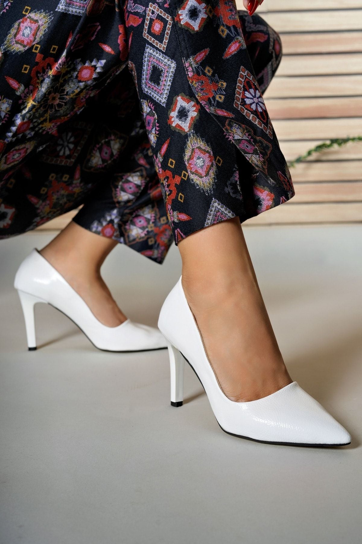 Female heeled shoes 0012783 White wrinkle patent leather