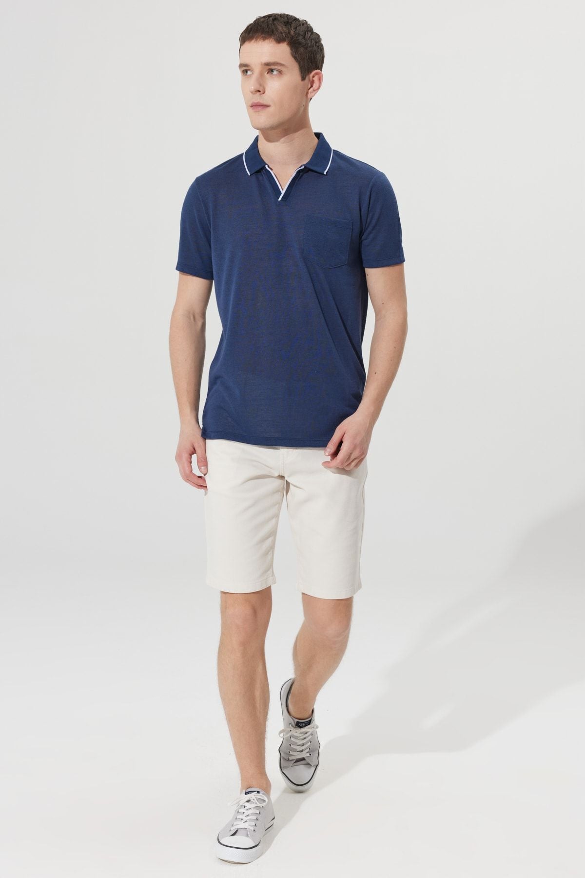 Men's navy blue slim fit narrow cut polo collar with short sleeve linen -looking T -shirt