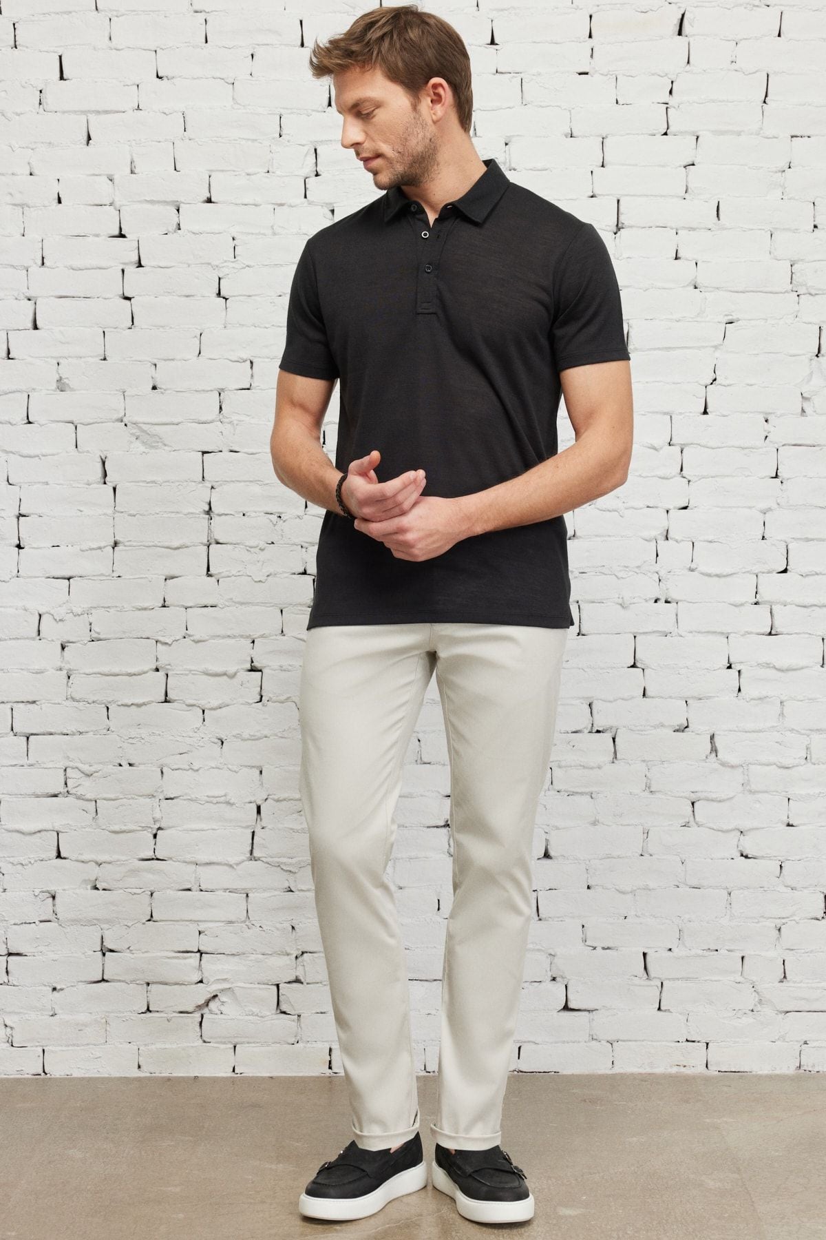 Men's black slim fit narrow cut polo collar short sleeve linen -looking T -shirt