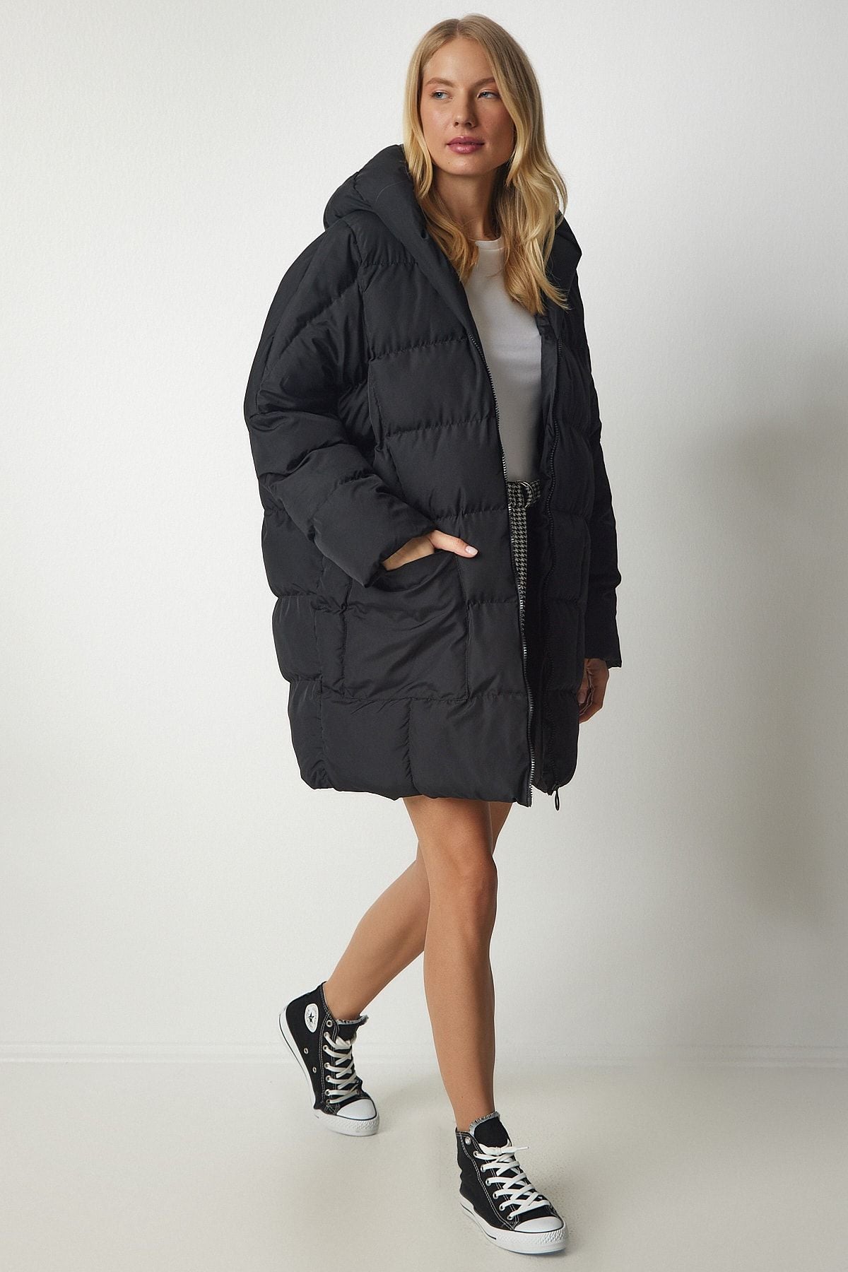 Female black hooded overwhelm swelling coat NT00429