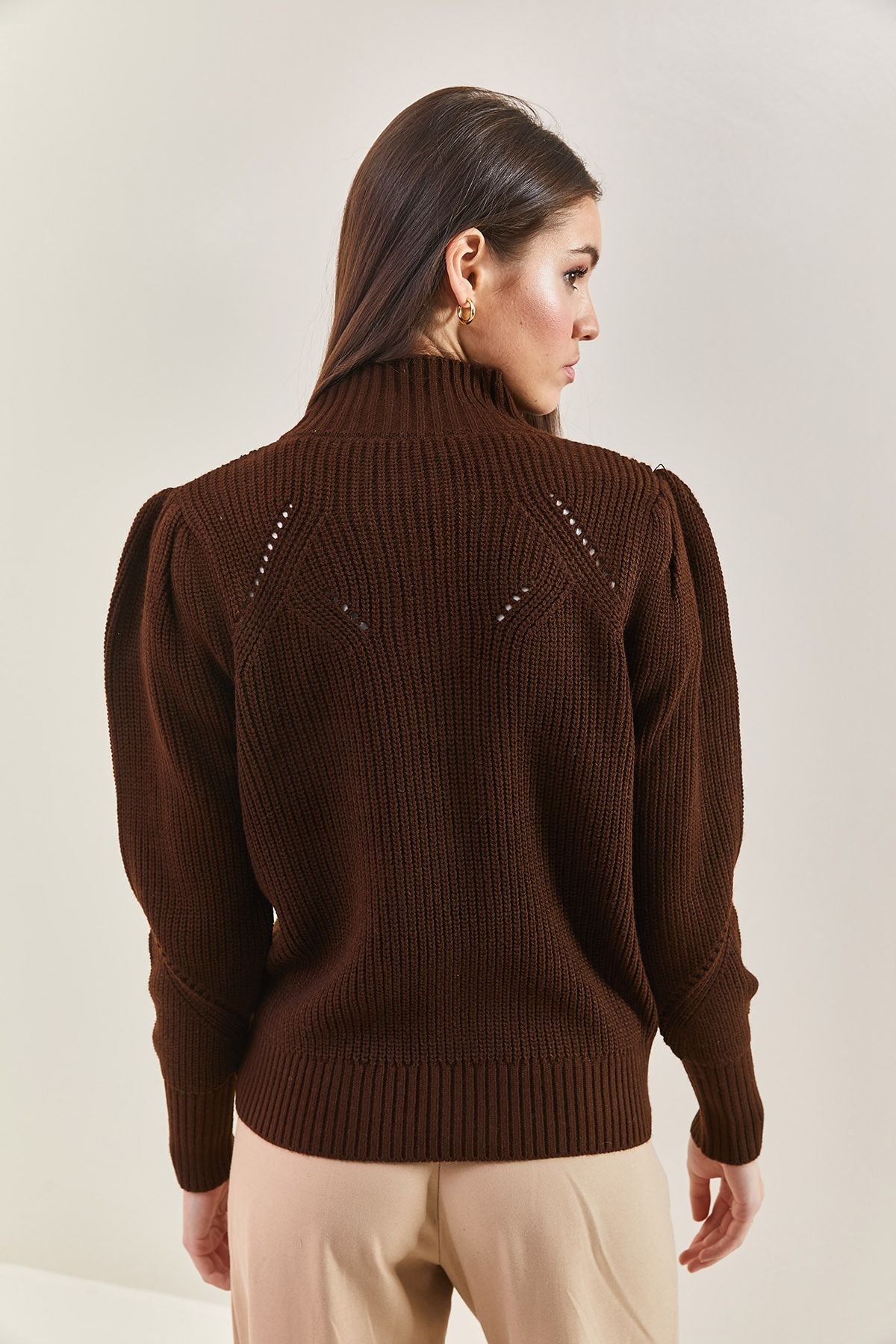 The women's collar is a stoneworking knitwear sweater