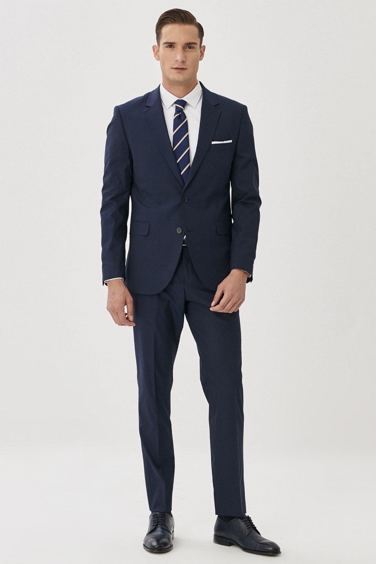 Men's navy blue regular fit comfortable cutting suits