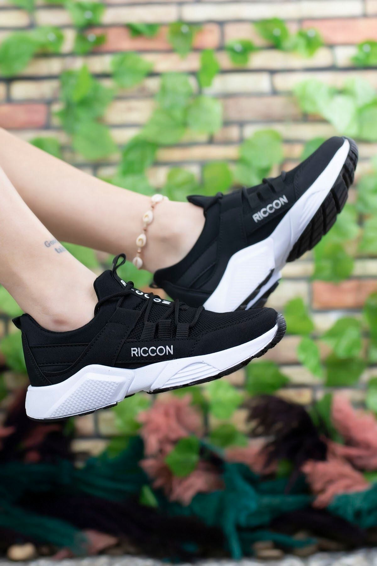 Unisex black and white sneaker