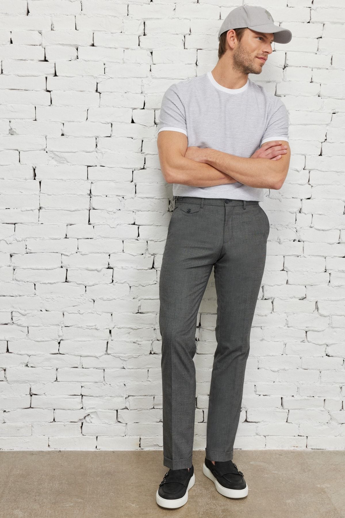 Men's black slim fit narrow cut -off pattern flexible pants
