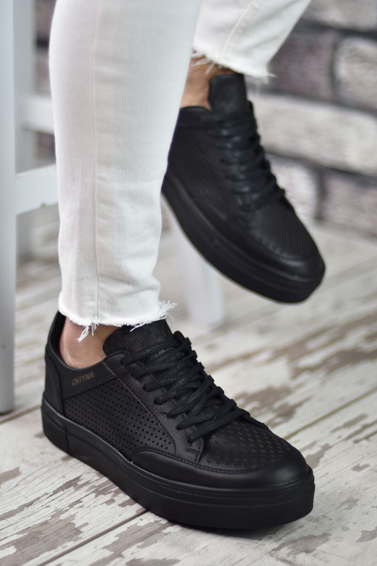 Black black male sneaker