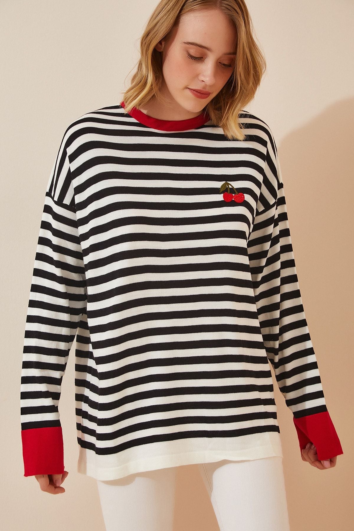 Woman Black and White Embroidered Striped Oversize knitwear sweater MT00045