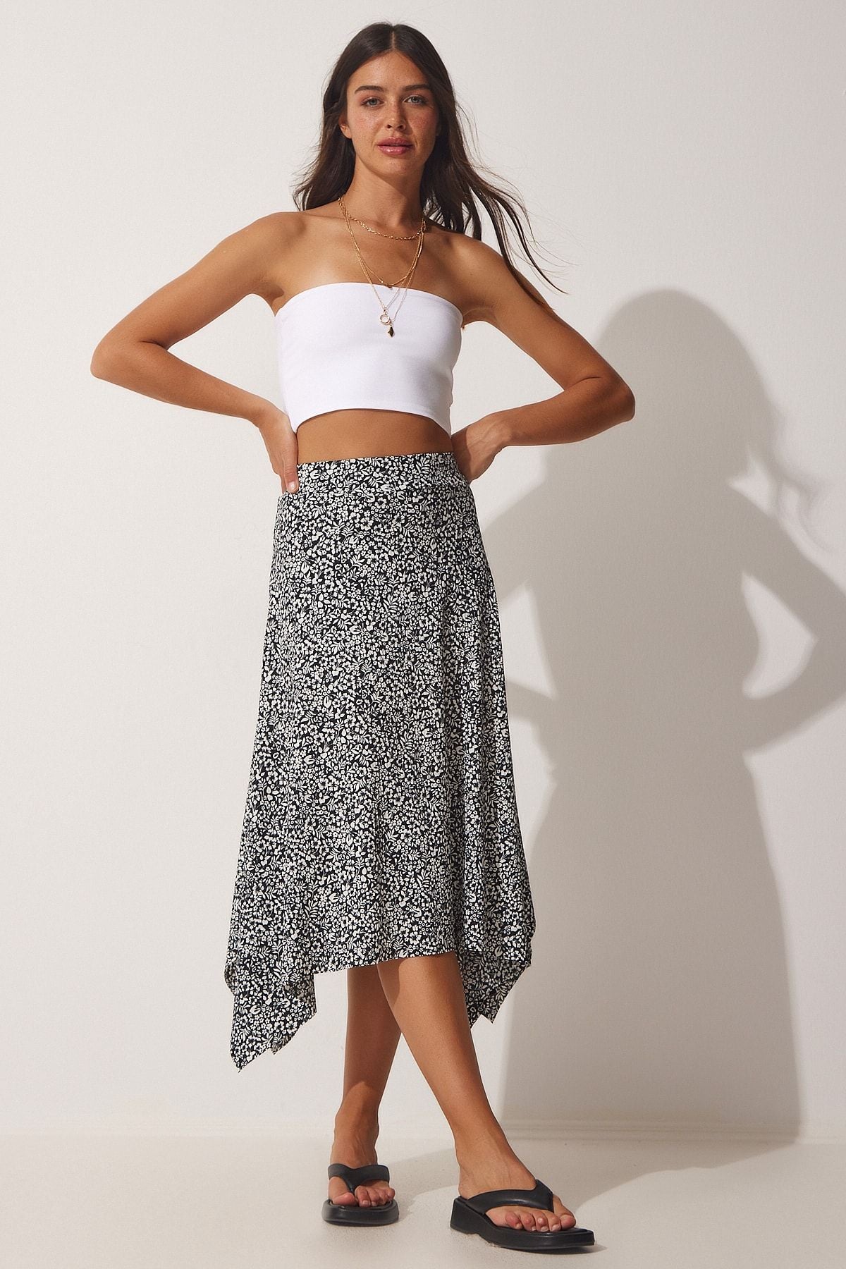 Female black patterned asymmetric knitted skirt MC00177