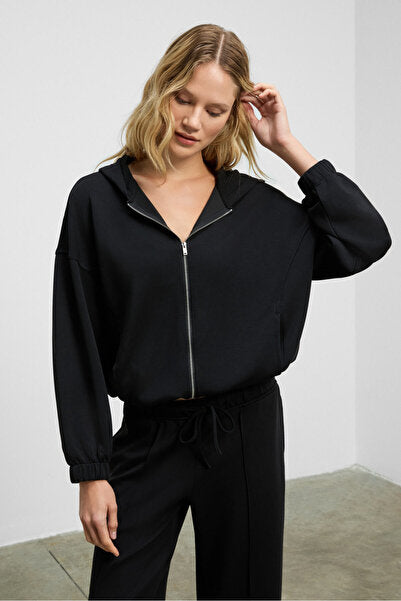 AMOURA Women's Soft and Flexible Fabric Hooded Zippered Long Sleeve Black Sweatshirt