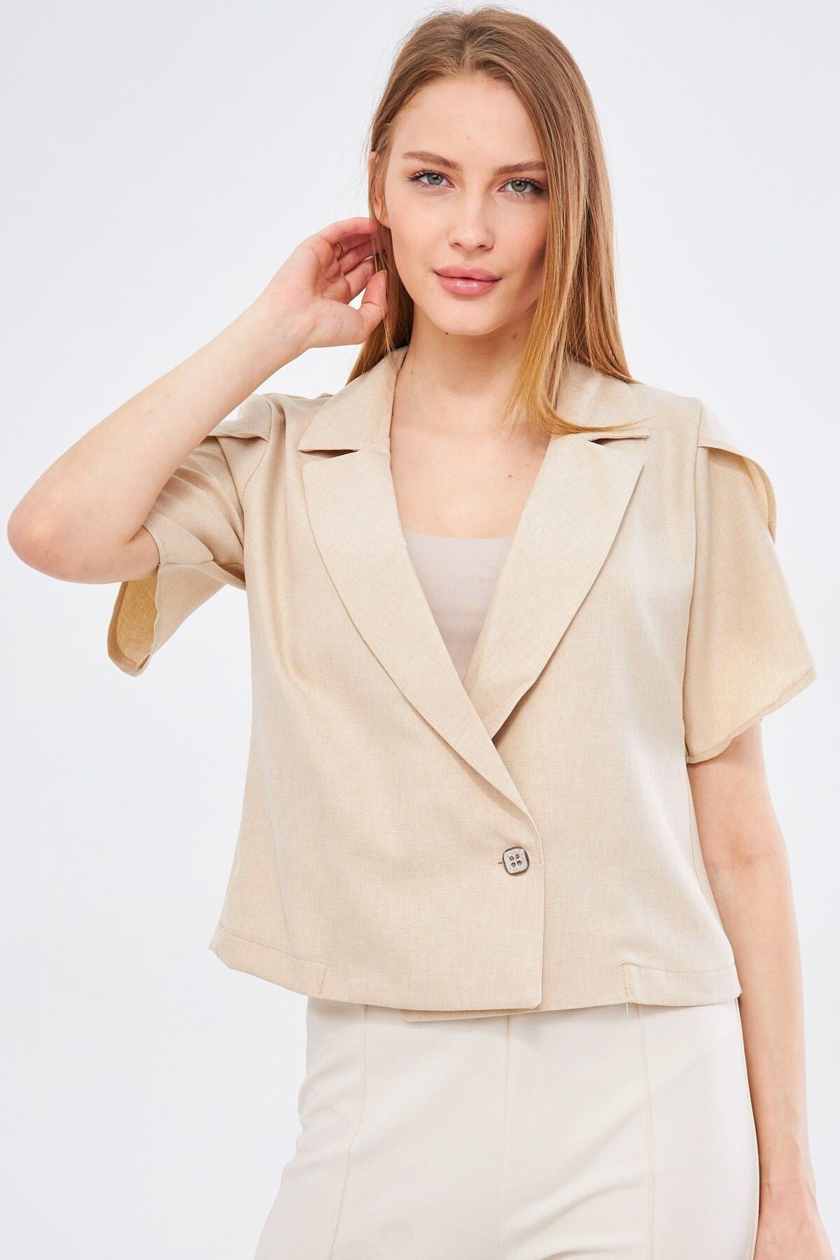 Women's Beige Ikosiokto Jacket Slit Detailed Crop Short Sleeve ARM-24Y001048