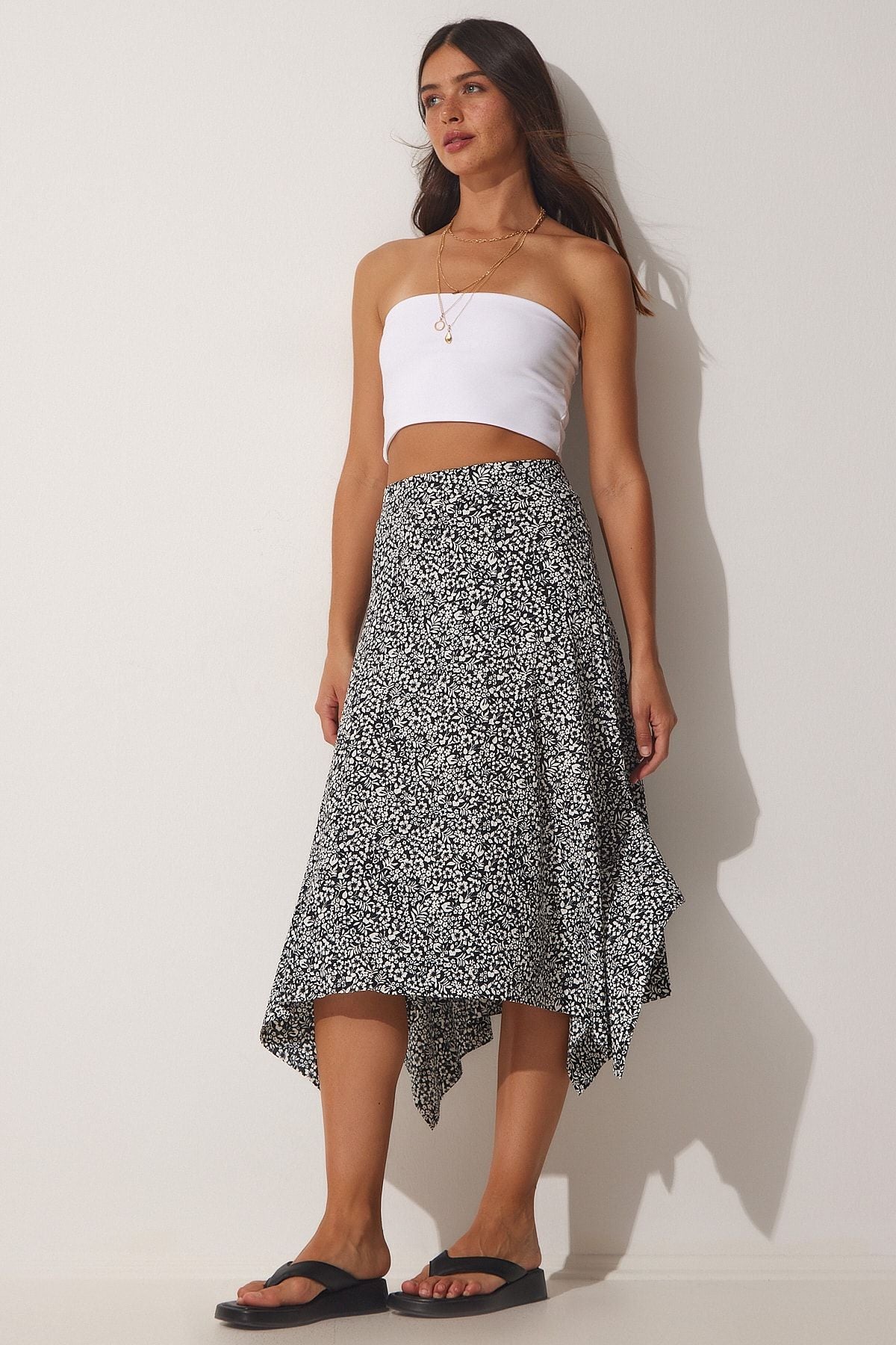 Female black patterned asymmetric knitted skirt MC00177