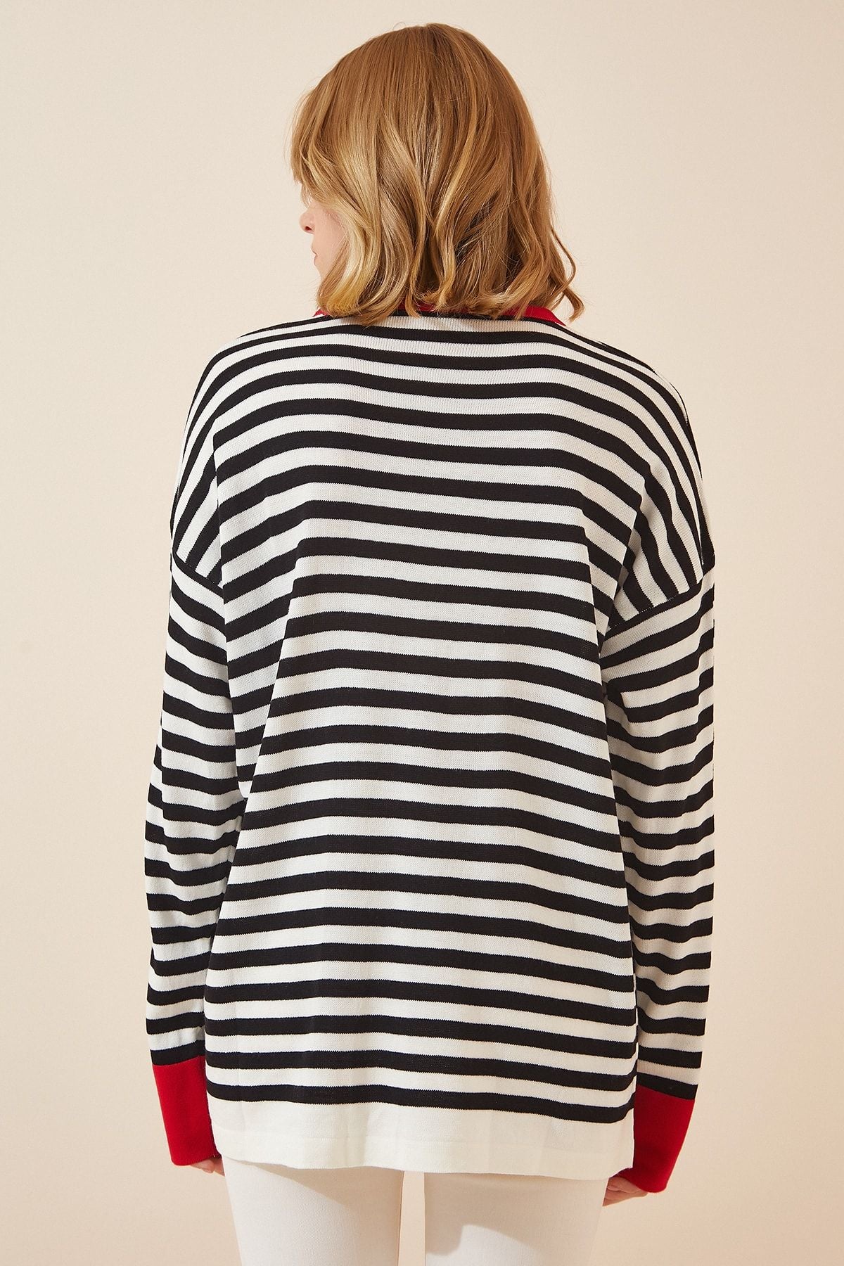 Woman Black and White Embroidered Striped Oversize knitwear sweater MT00045