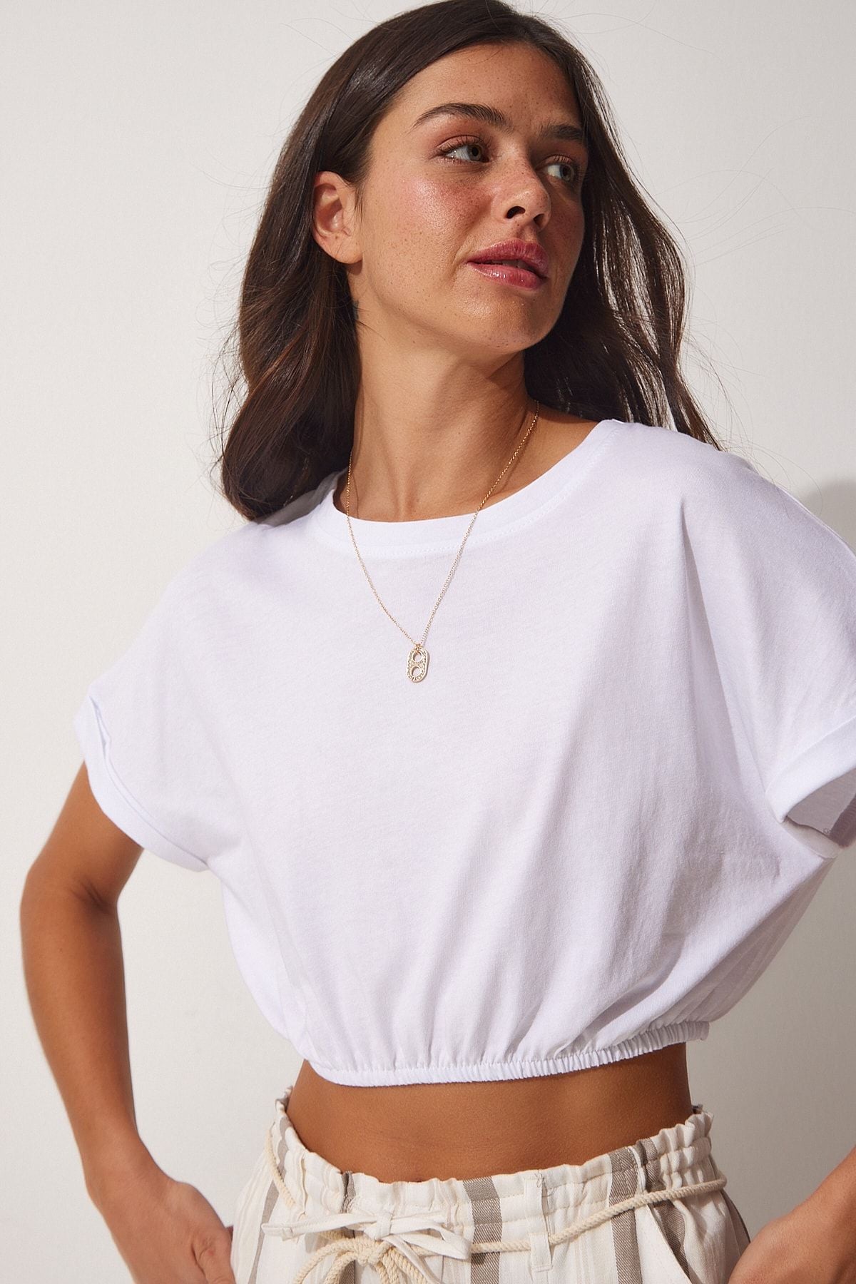 Woman White Waist Elastic Crop T-Shirt UB00083