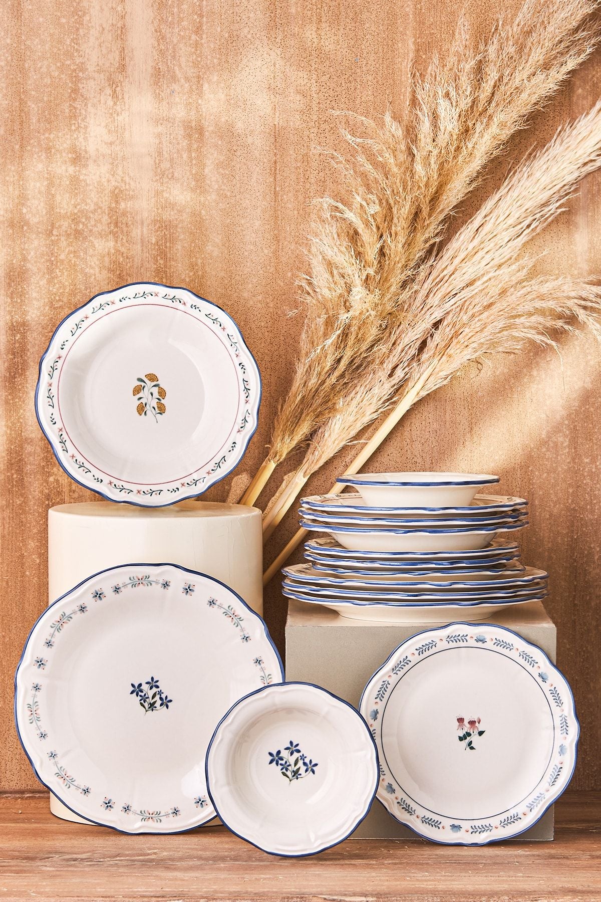 Farina Porcelain 24 Piece 6 Person Dinner Set