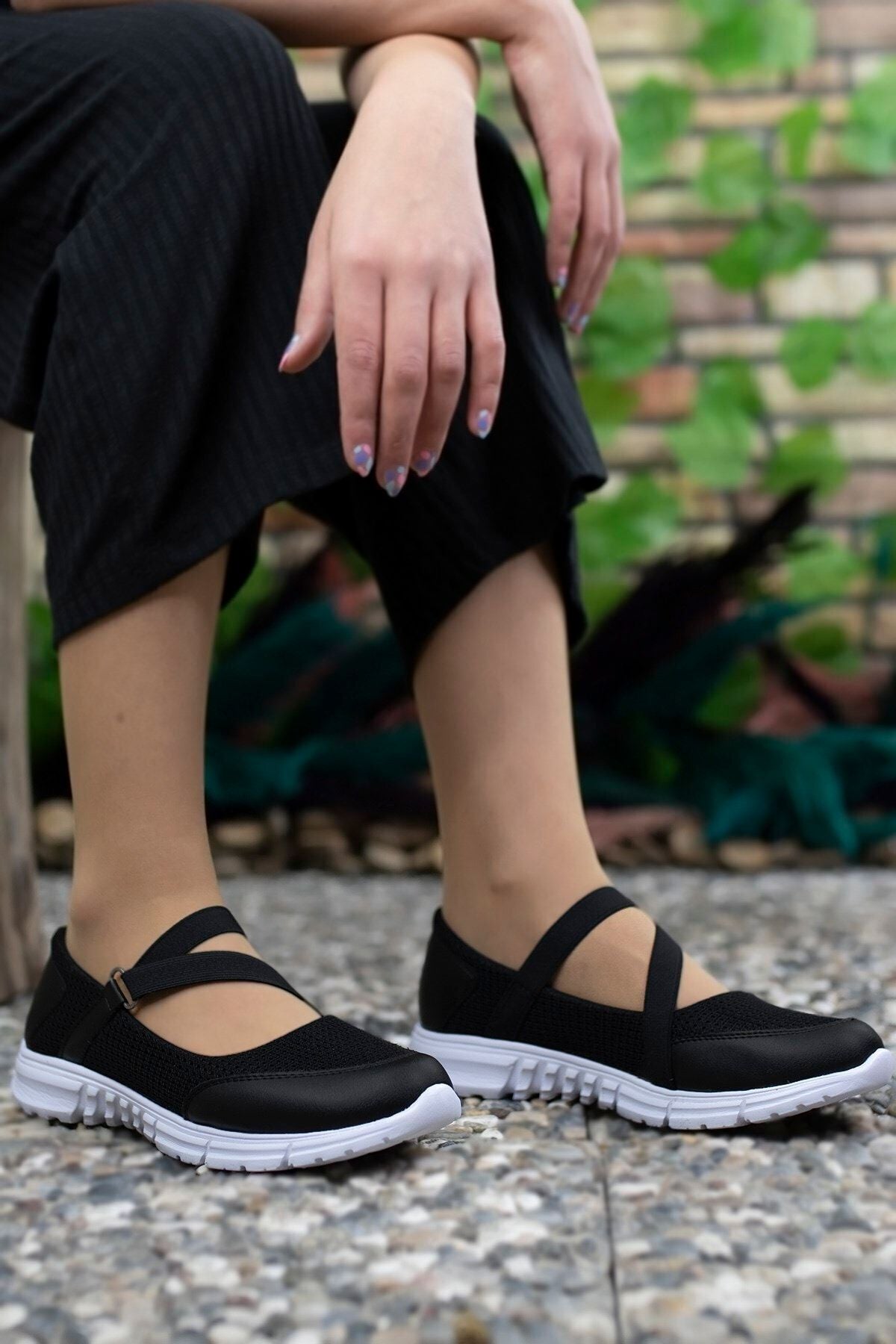 Woman Black and White Casual Shoes 0012601