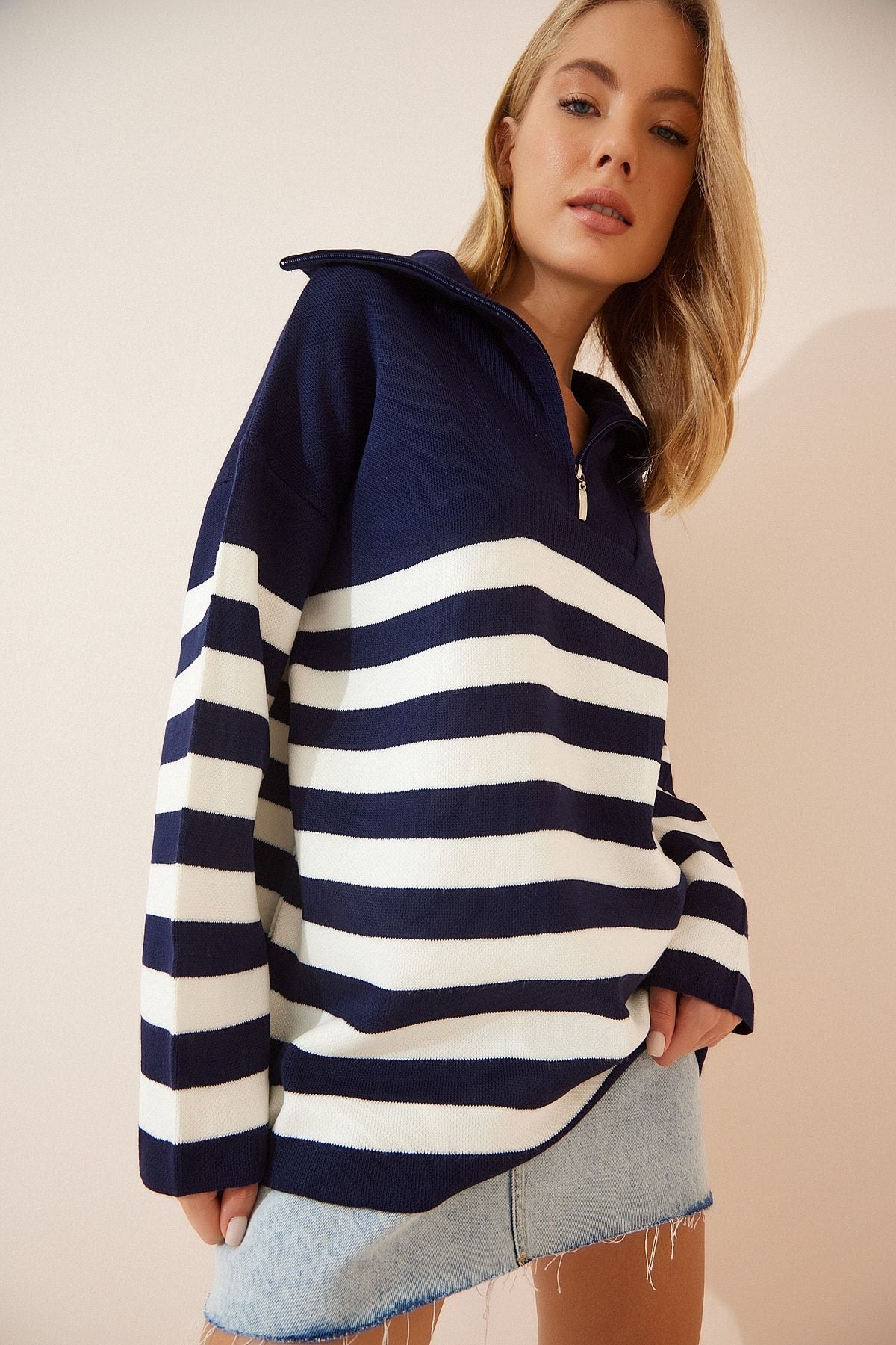 Woman White Navy Blue Zippered upright collar striped oversize knitwear sweater BV00009