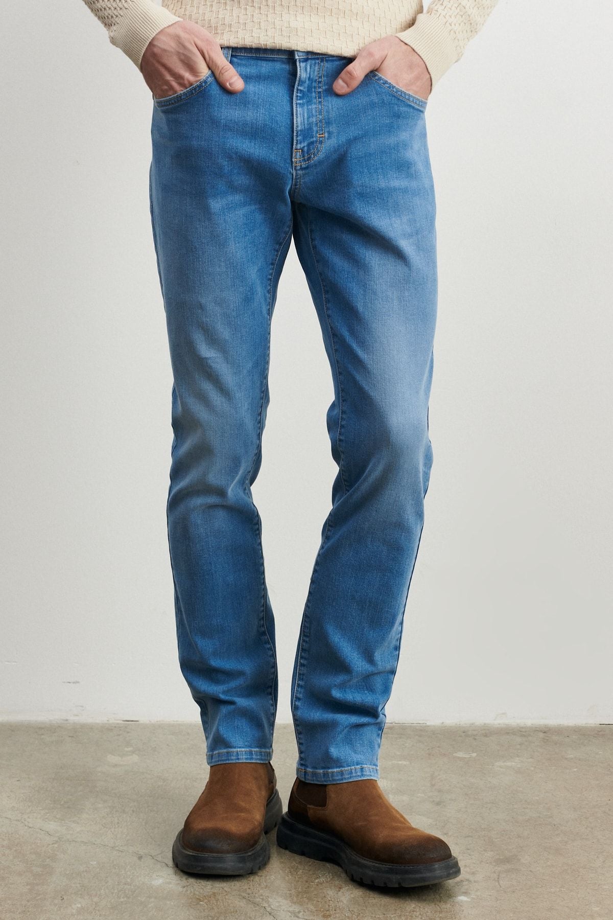 Normal waist narrow trotter slim fit narrow cut light blue flexible male pants 4a0123200014