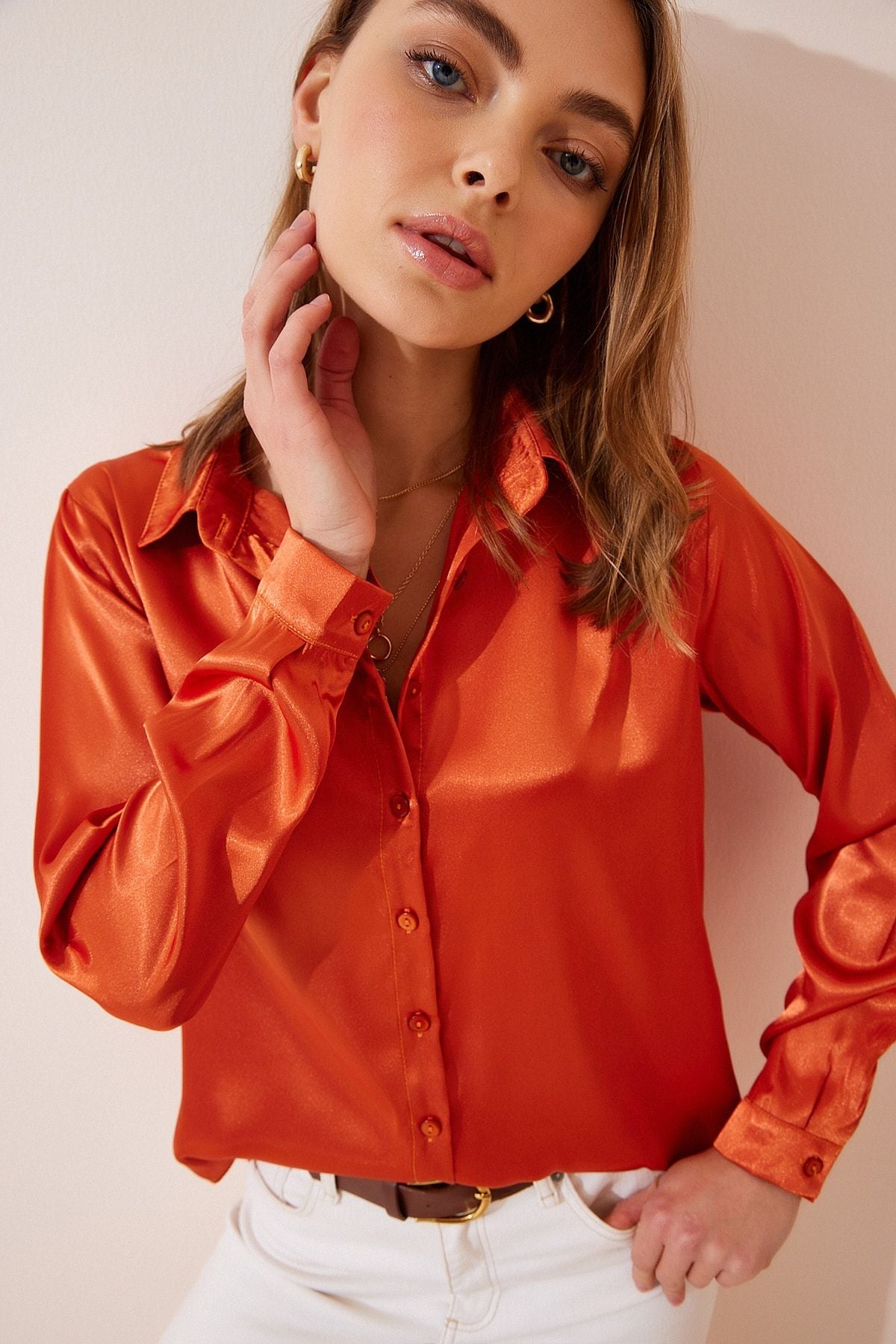 Woman Oranj lightly draped satin surface shirt DD00990