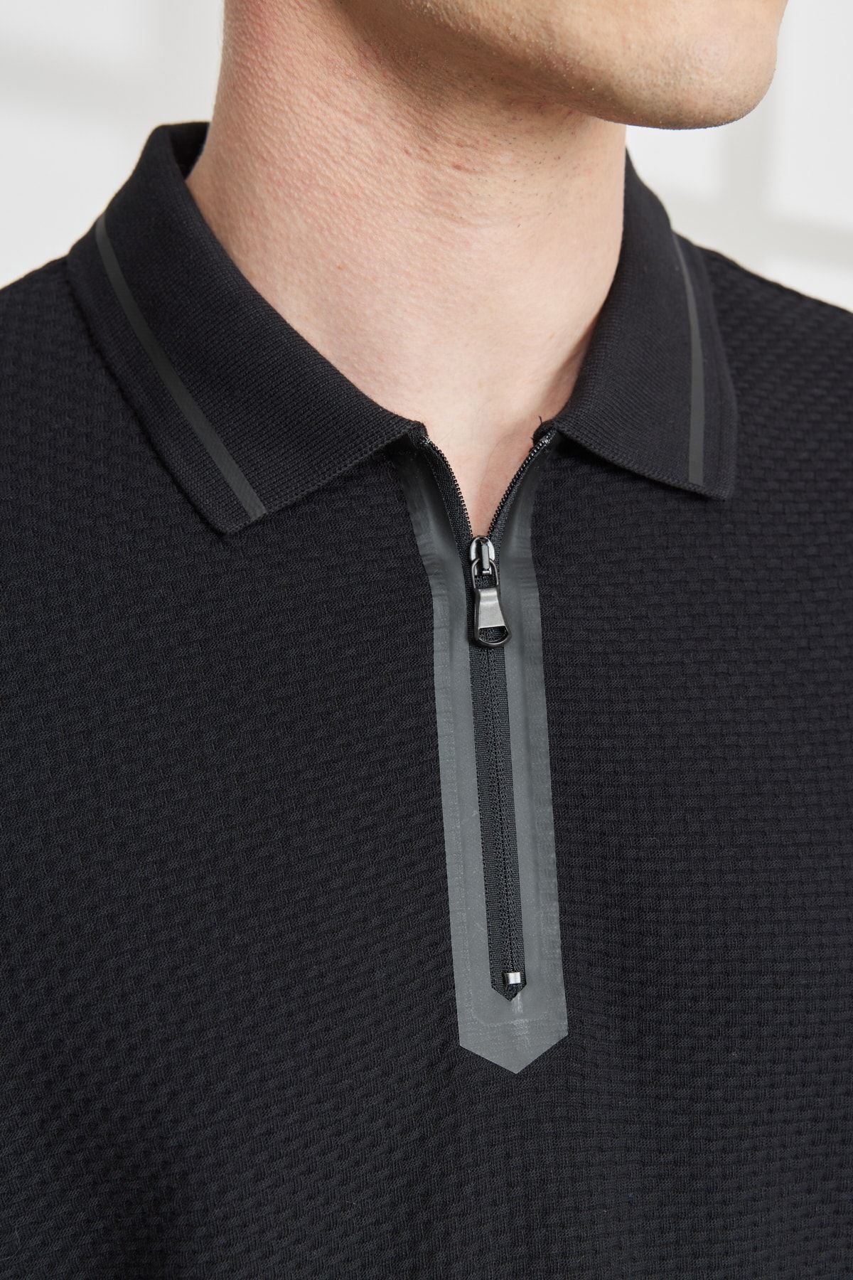 Men's black slim fit narrow cut -off zipper Polo collar 100 %cotton patterned textured T -shirt