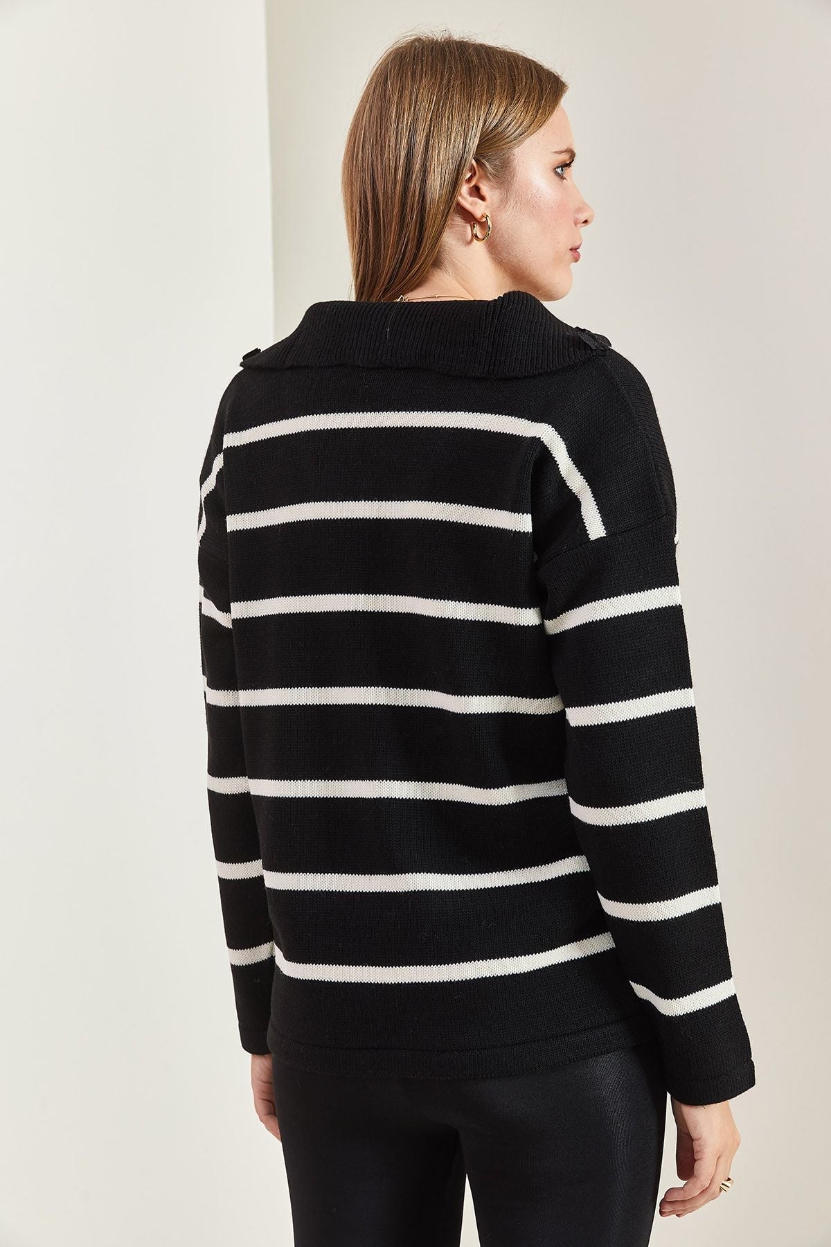 Female Fisherman Near Zipper striped knitwear sweater