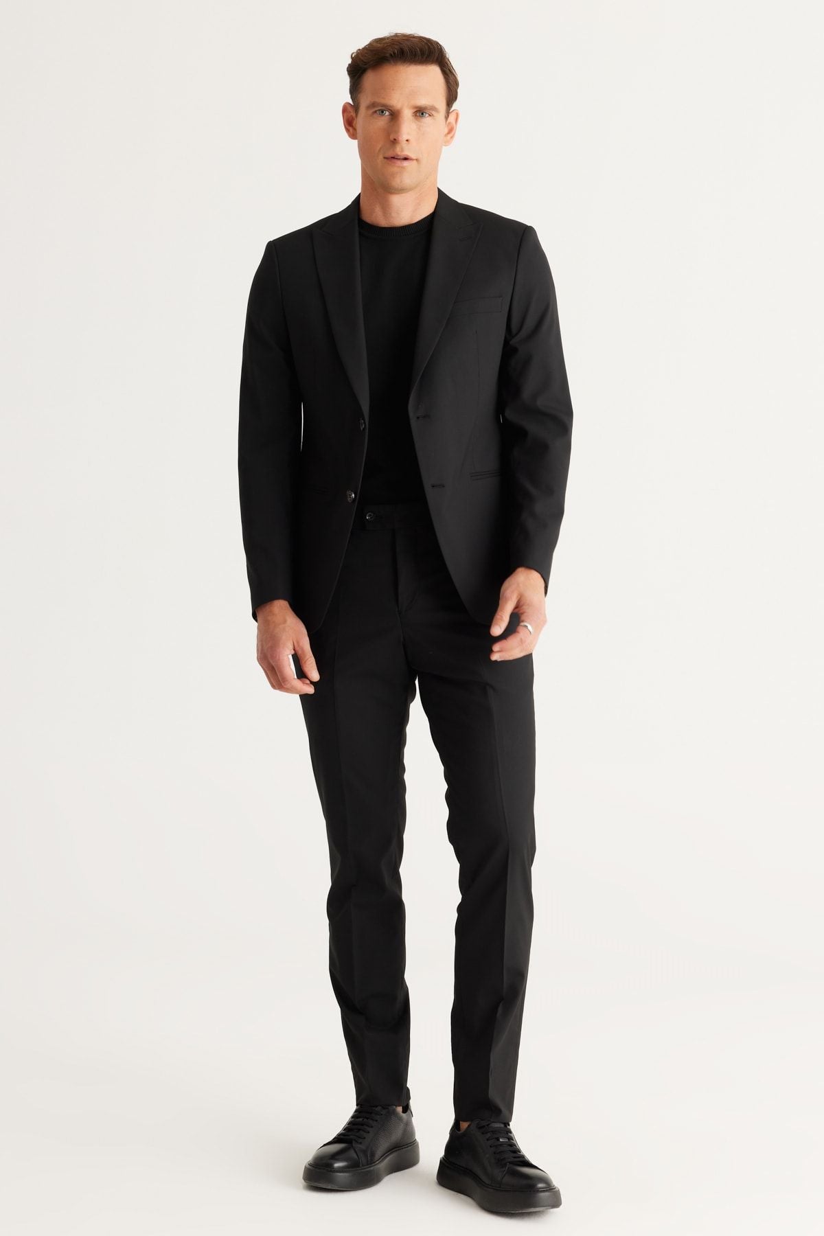 Men's Black Extra Slim Fit Narrow Cut Swallow Collar Wool Water and Nano Suit that does not hold stain