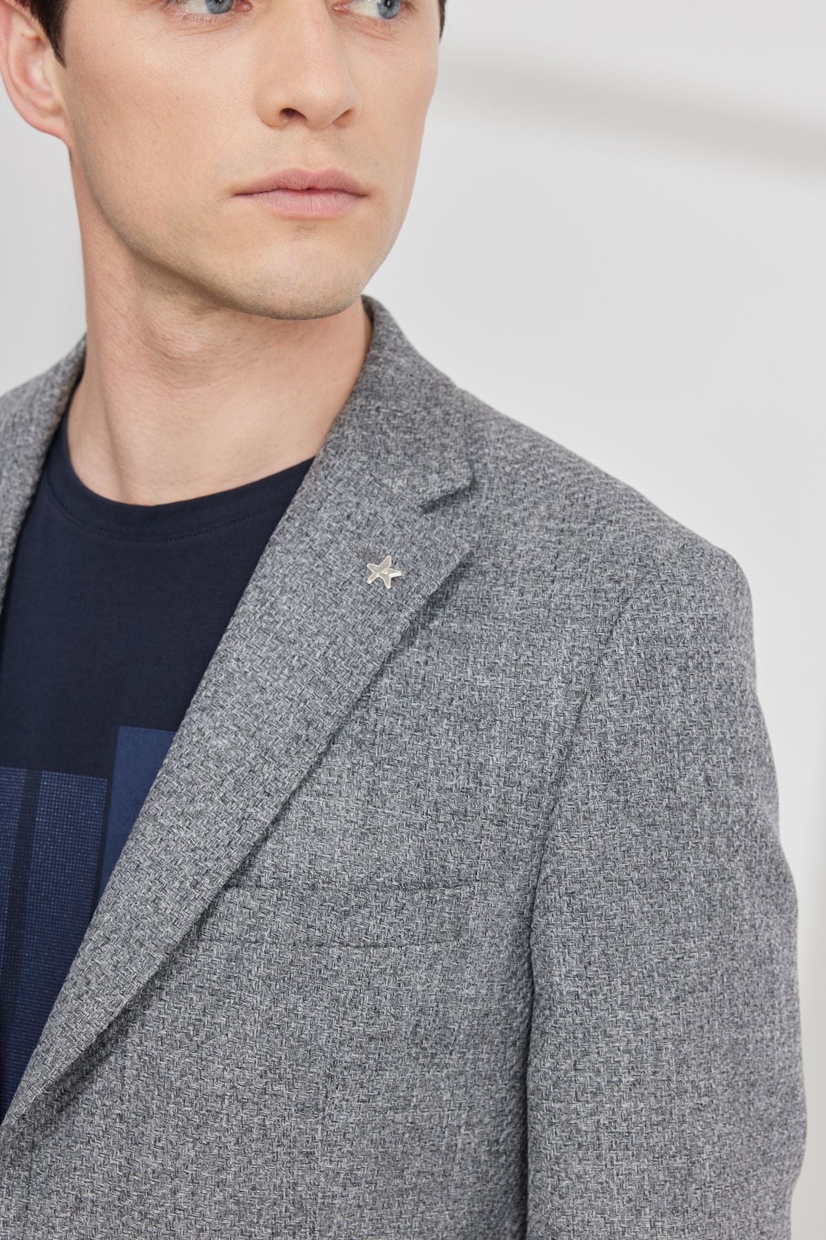 Men's gray slim fit narrow cutting mono collar Acolling jacket