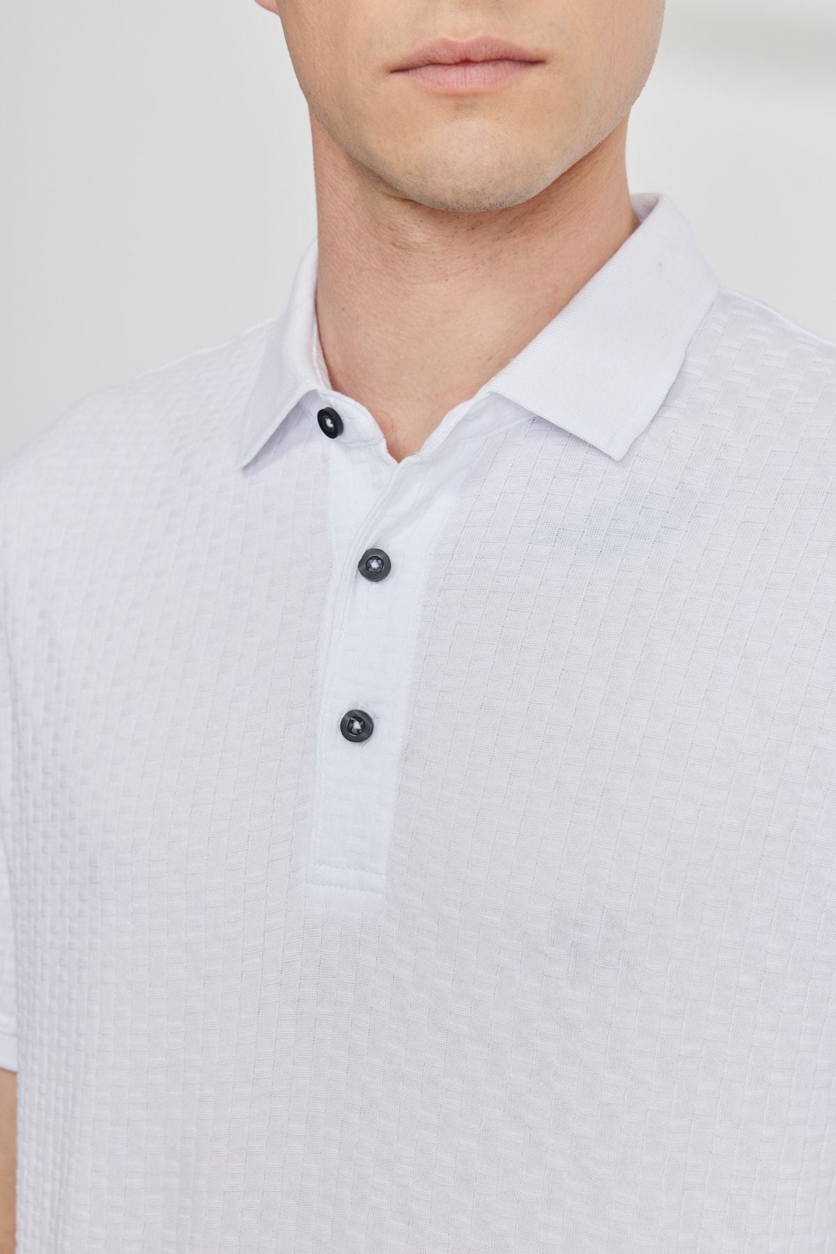 Men's white slim fit narrow cut bike bike collar jacquard short sleeve t -shirt