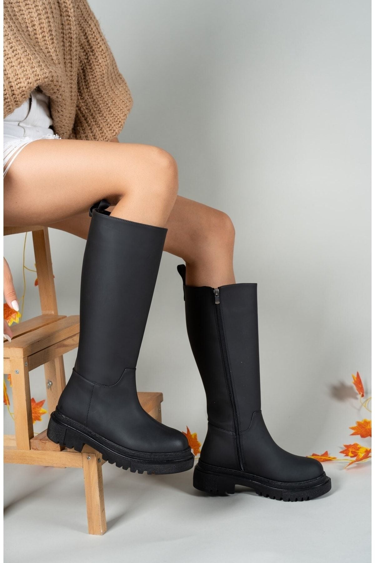 Matte black woman boot 0012360