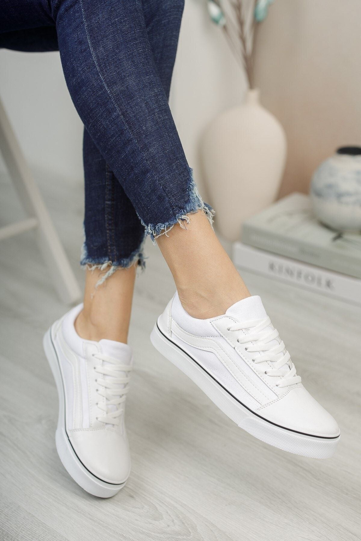 Unisex White White Sneaker 0012151