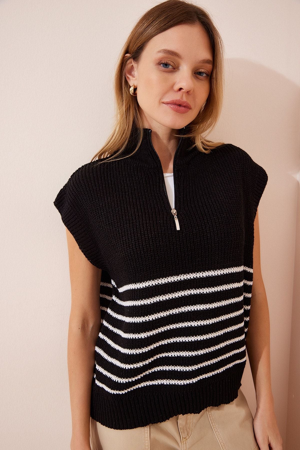 Women's Black Fisherman Yaka striped knitwear sweater MW00090