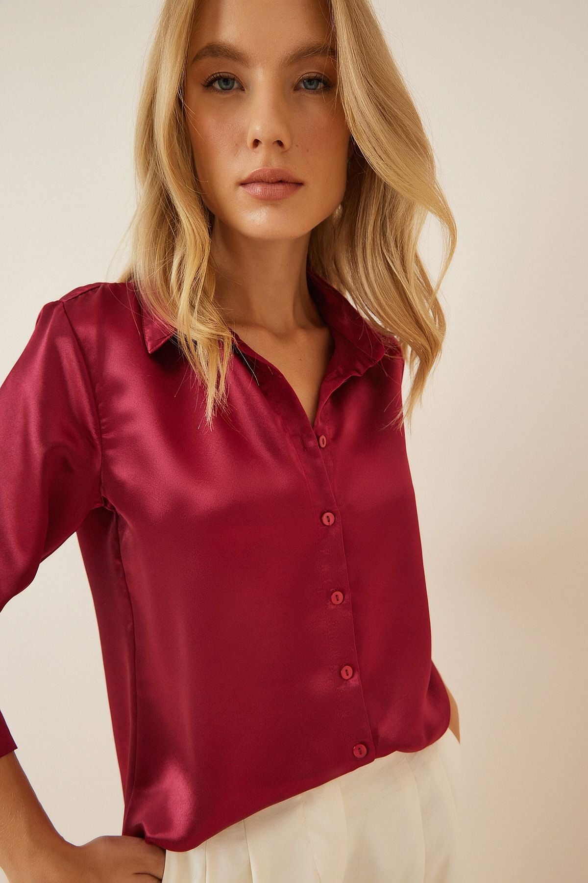 Woman Bordeaux Lightly Duped Satin Surface Shirt DD00990