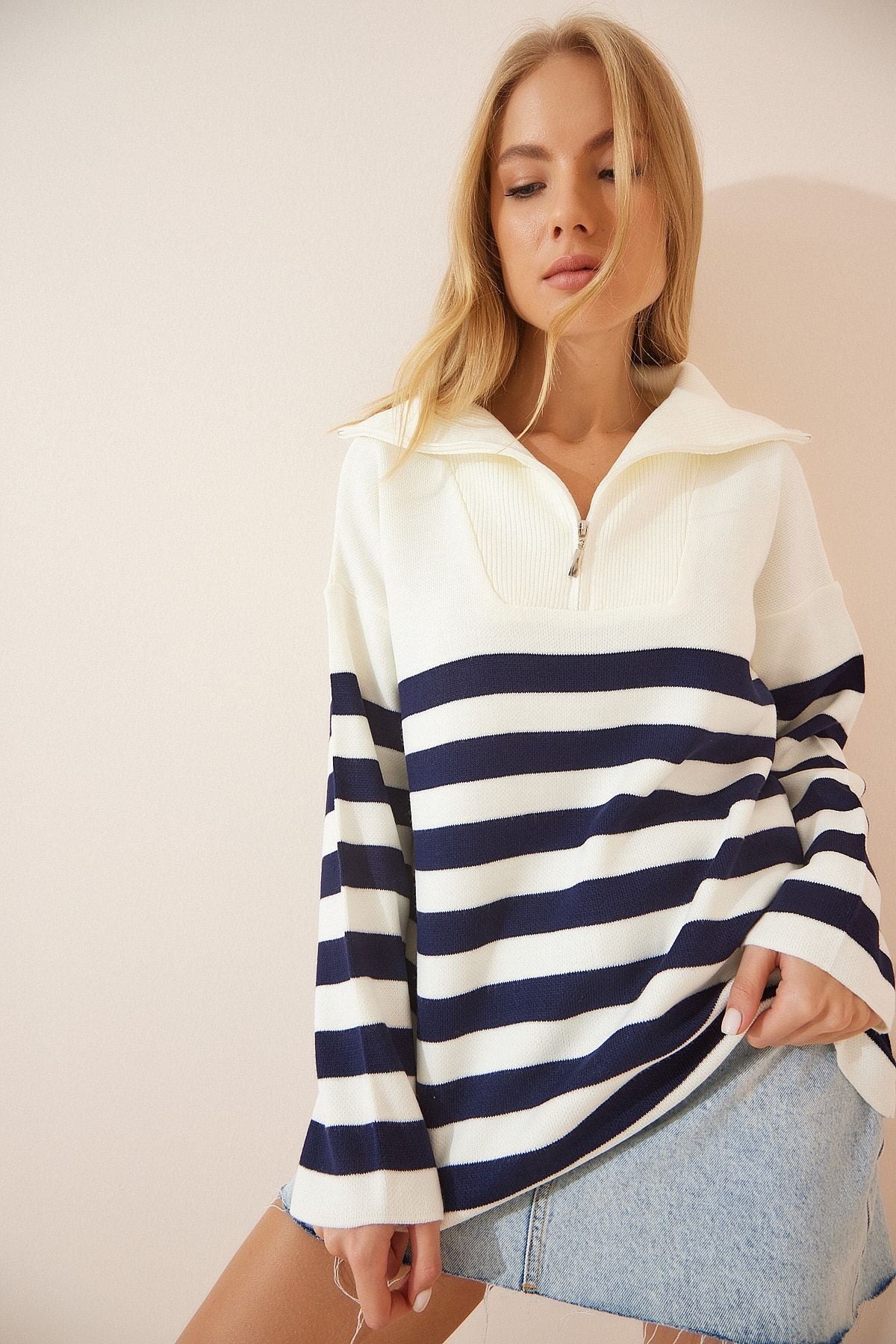 Woman Navy blue white zipper upright collar striped overwheeling knitwear sweater BV00009