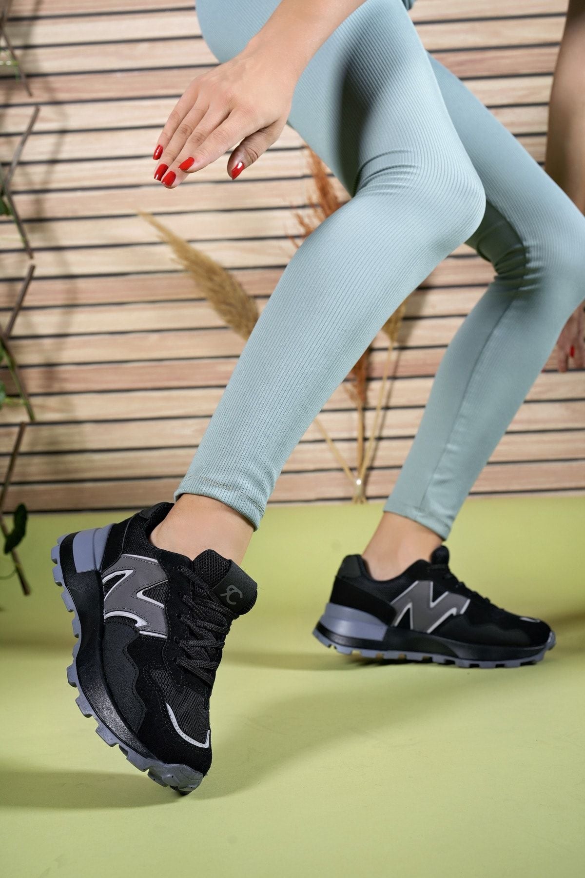 Women Sneaker 001210 Black Smoked