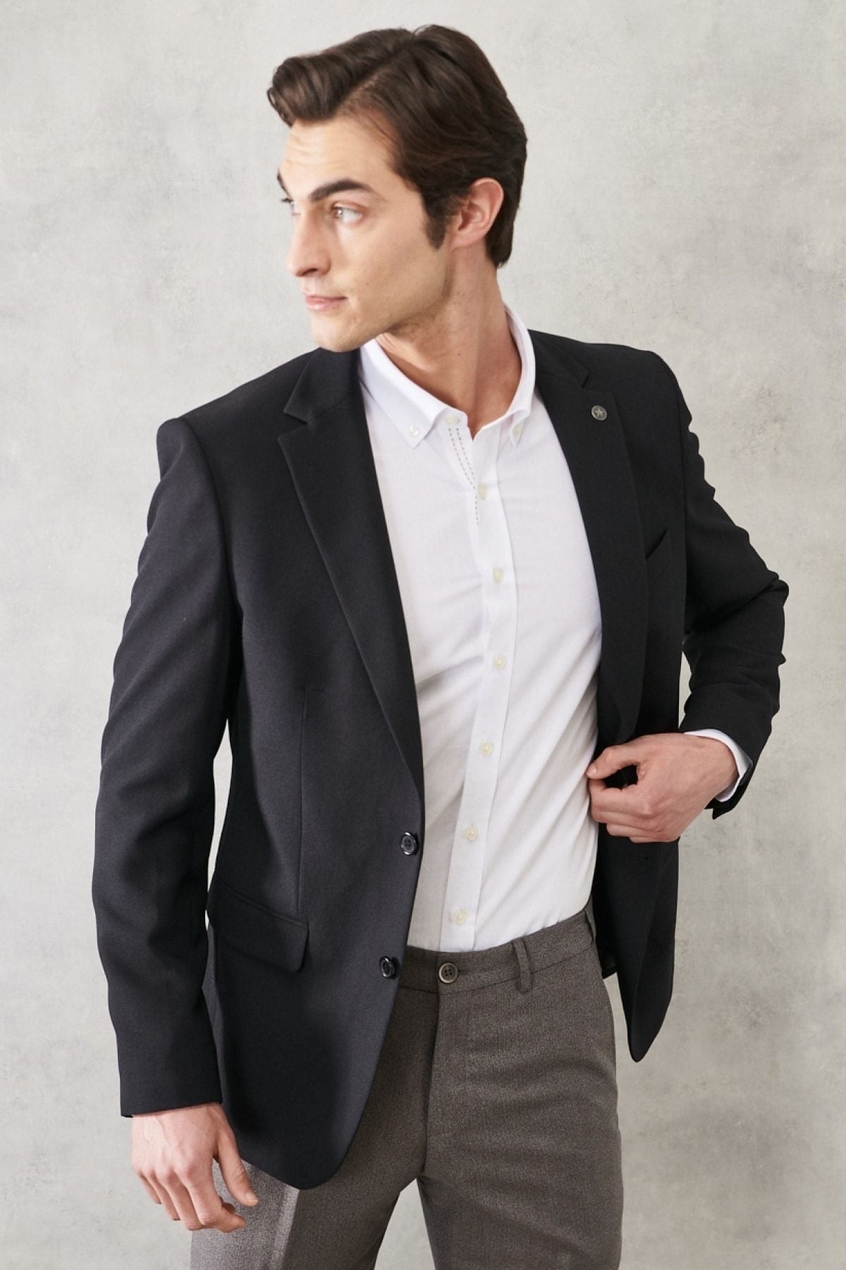 Men's black slim fit narrow cut swallow collar casual jacket
