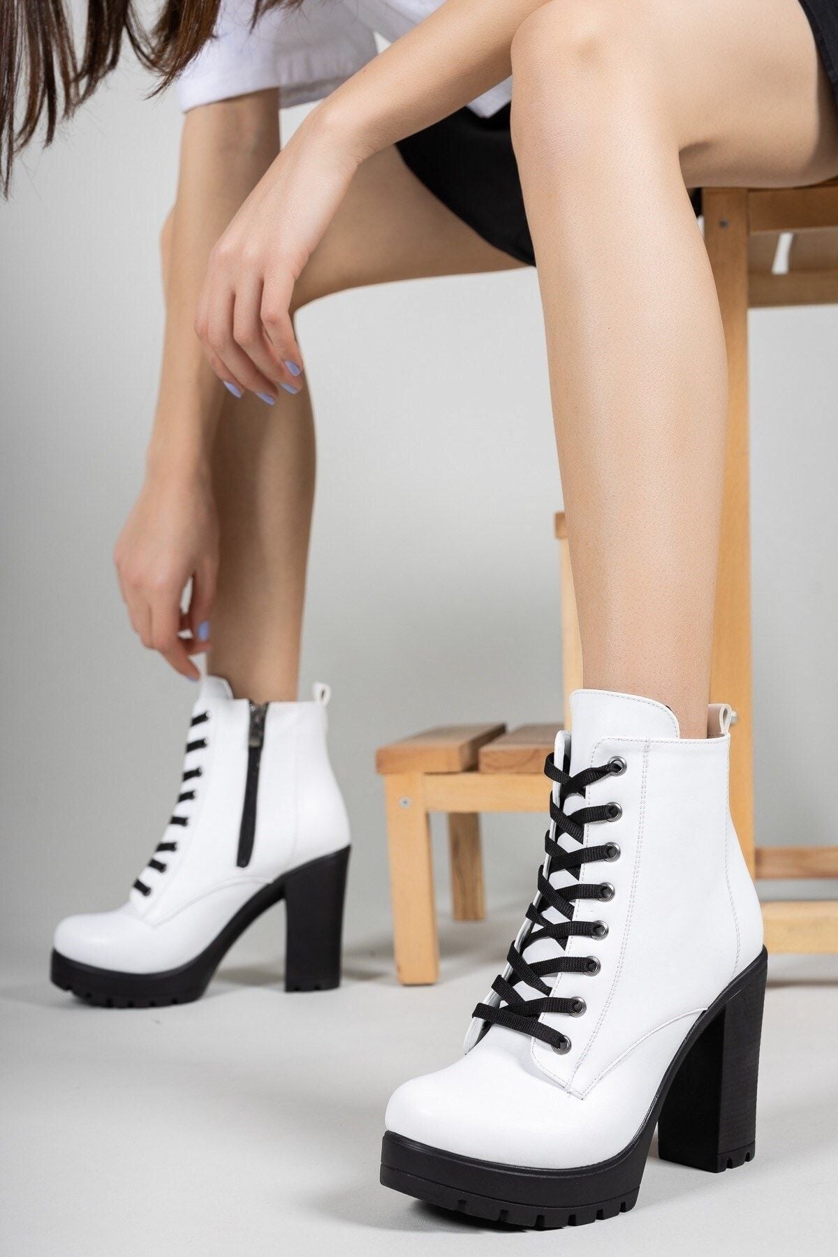 White Skin Woman High Heels Bot 0012SP01