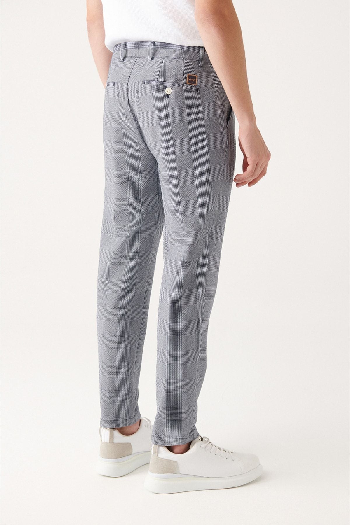 Navy Blue Seersucker Equation Fabric Fabric Pleaped Relaxed Fit Pants