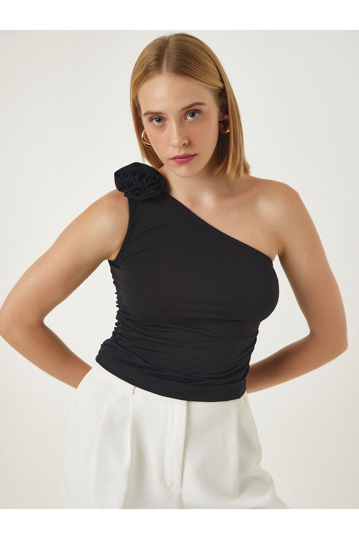 Female black single shoulder sandy knit blouse FN03086