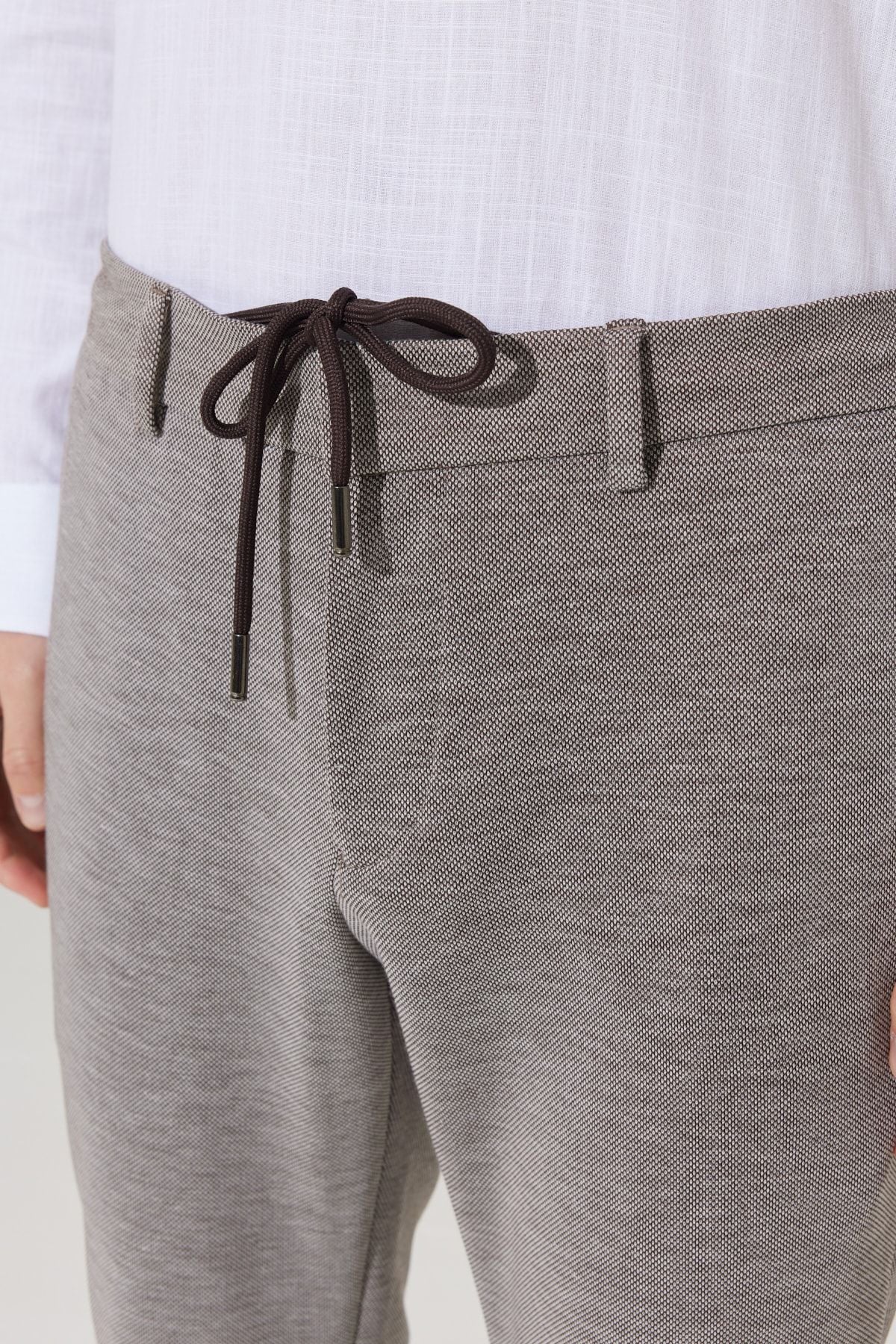 Men's Beige Slim Fit Narrow Cutted Bird Bird Patterned Waist Tied Jogger Pants