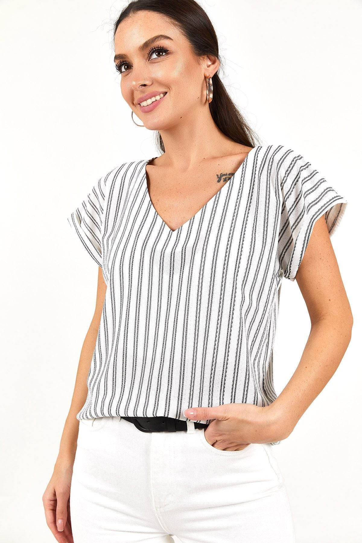 Women's White V-Neck Short Sleeve Blouse ARM-22Y001074