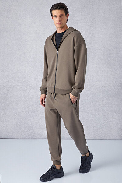 PEPO Men's Relaxed Dark Brown Sweatpants with Elastic Waist Pockets and Zipper Print Detail