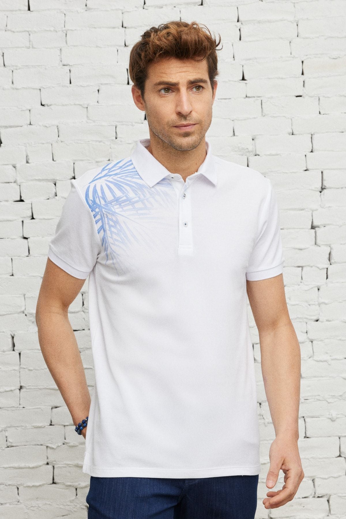 Men's white slim fit narrow cut polo collar 100 %cotton printed short sleeve t -shirt