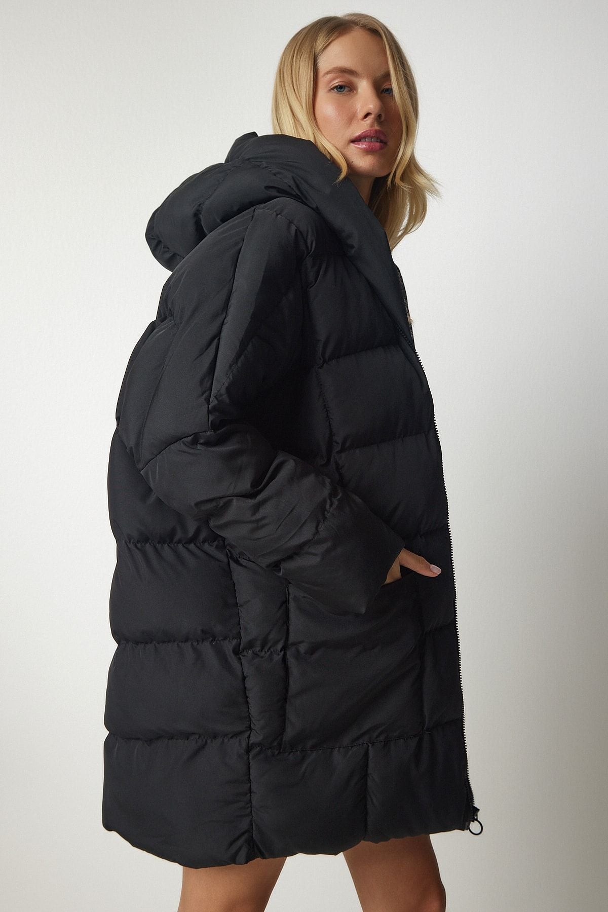 Female black hooded overwhelm swelling coat NT00429