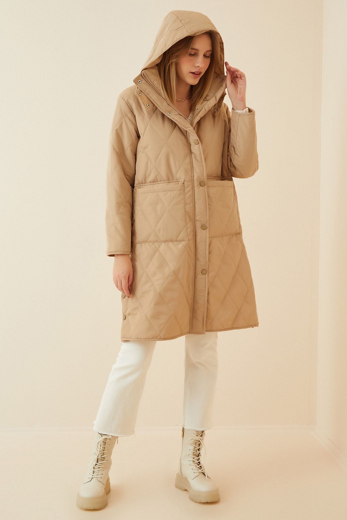 Women's Cream Pocket Hopeding Oversize Kapitone Coat Rv00014