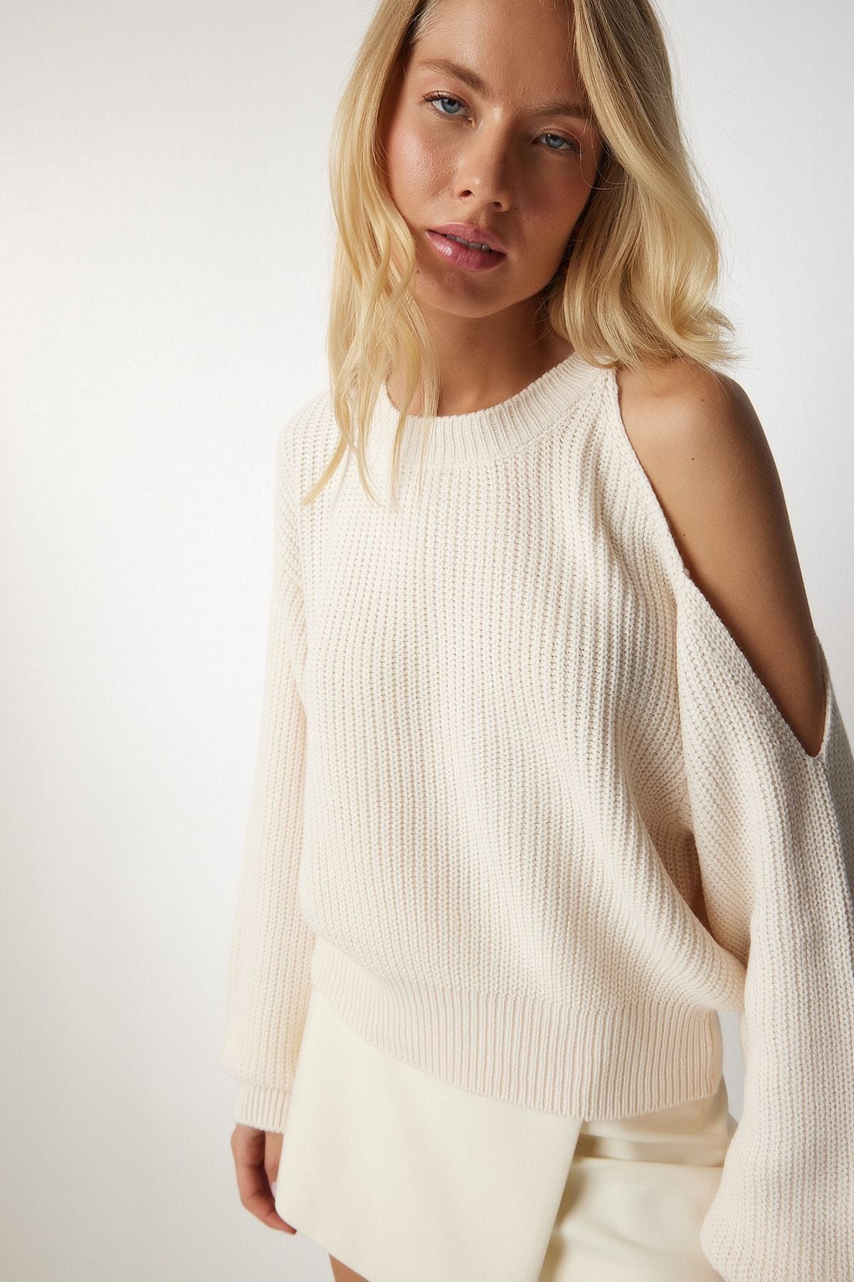 Women's Cream Cut Out Detailed Triko Sweater PN00081