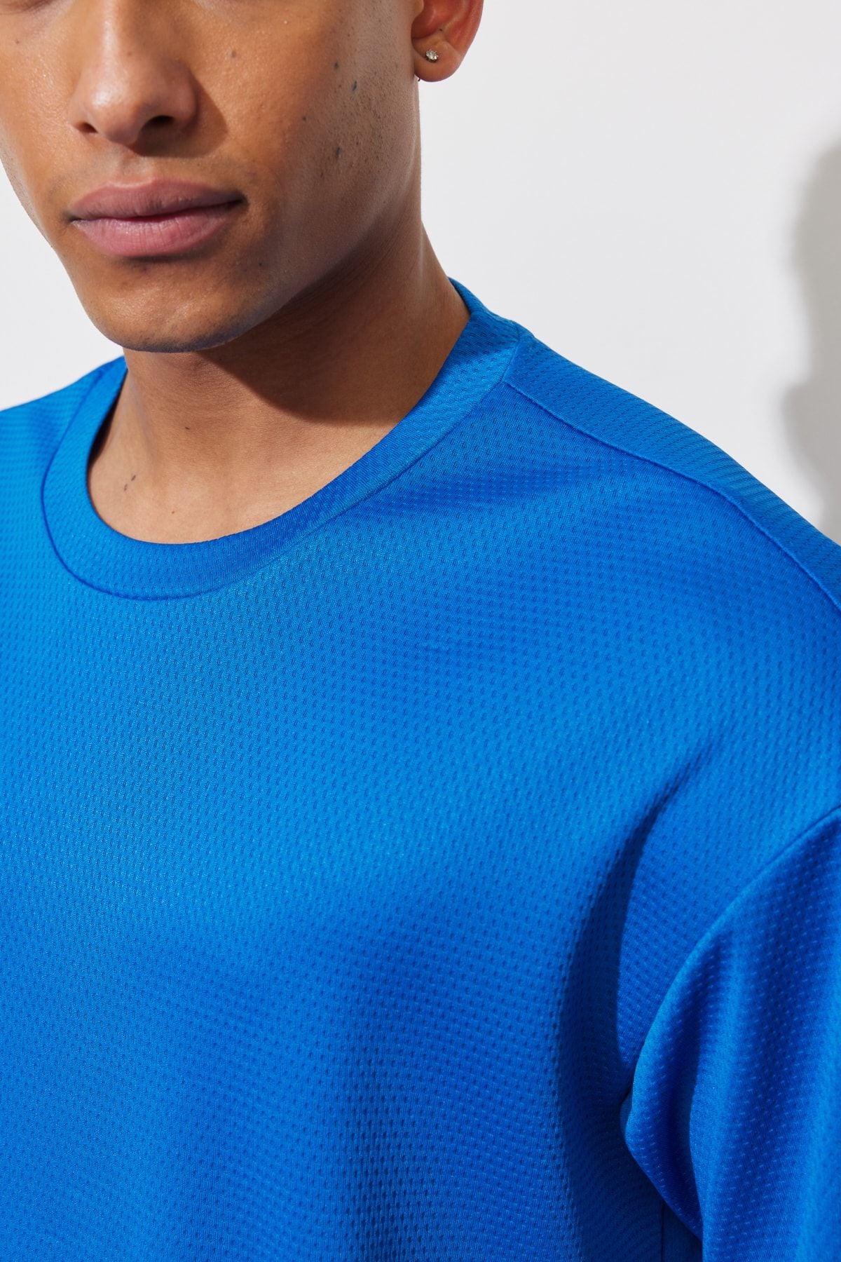 Men's Saks Blue Loose Fit Bicycle Collar Soft textured Sports T -shirt